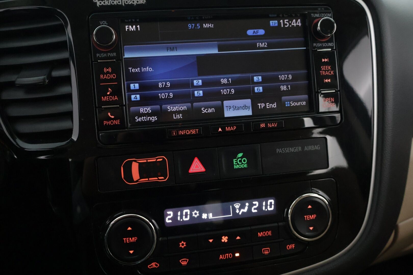 Mitsubishi Outlander 2016 2,2 DI-D Instyle NAVI AT 4WD 7P Business - ACC / Koukku / Nahat / Sähkökontti / Lohko