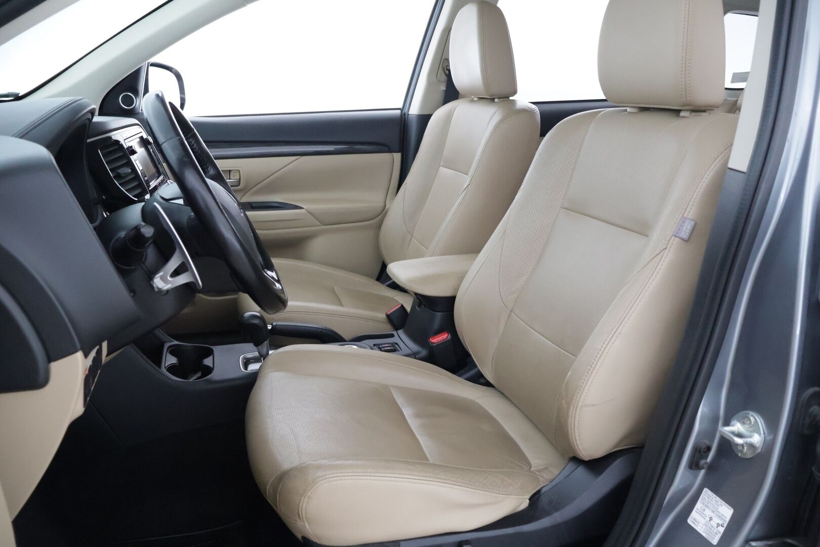 Mitsubishi Outlander 2016 2,2 DI-D Instyle NAVI AT 4WD 7P Business - ACC / Koukku / Nahat / Sähkökontti / Lohko