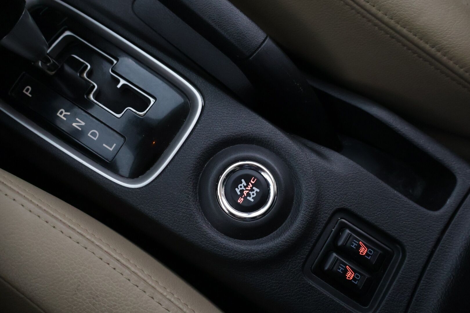 Mitsubishi Outlander 2016 2,2 DI-D Instyle NAVI AT 4WD 7P Business - ACC / Koukku / Nahat / Sähkökontti / Lohko