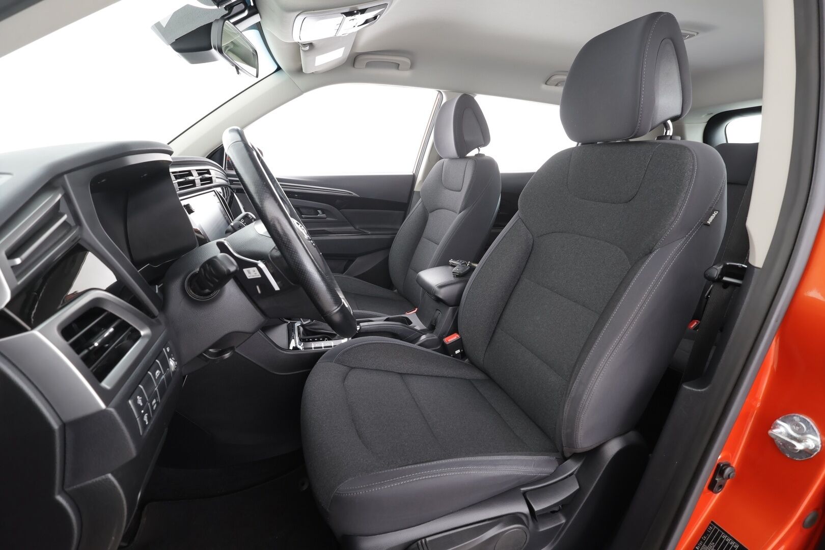 SsangYong Korando 2021 G1,5T 2WD 6AT QUARTZ * Vakkari / P.kamera / Navi / Lohko+Sisä / Koukku / Ratinlämmitin / Kaistavahti * - 1.Om Suomi-auto / Kahdet renkaat aluvanteilla