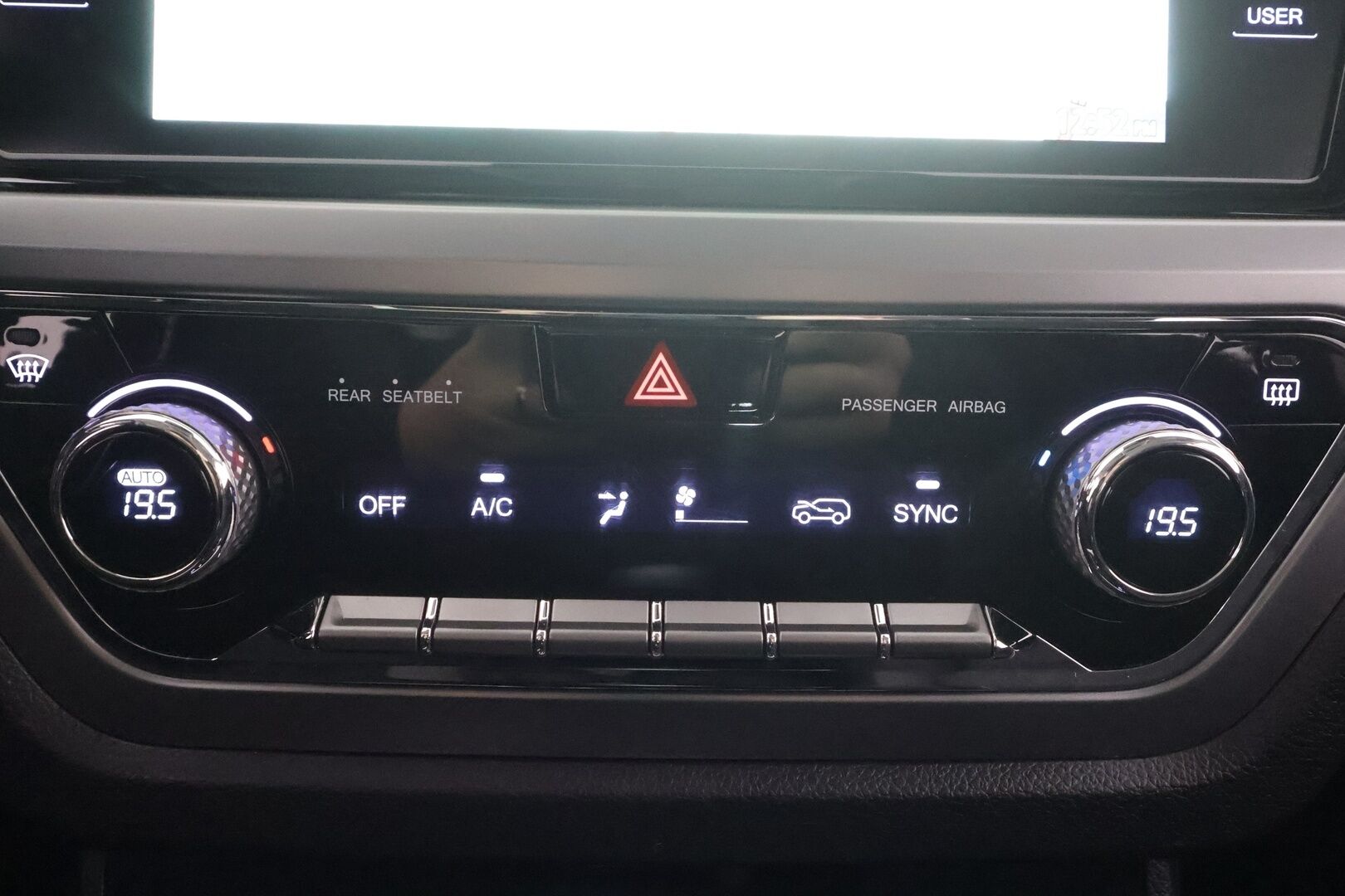 SsangYong Korando 2021 G1,5T 2WD 6AT QUARTZ * Vakkari / P.kamera / Navi / Lohko+Sisä / Koukku / Ratinlämmitin / Kaistavahti * - 1.Om Suomi-auto / Kahdet renkaat aluvanteilla