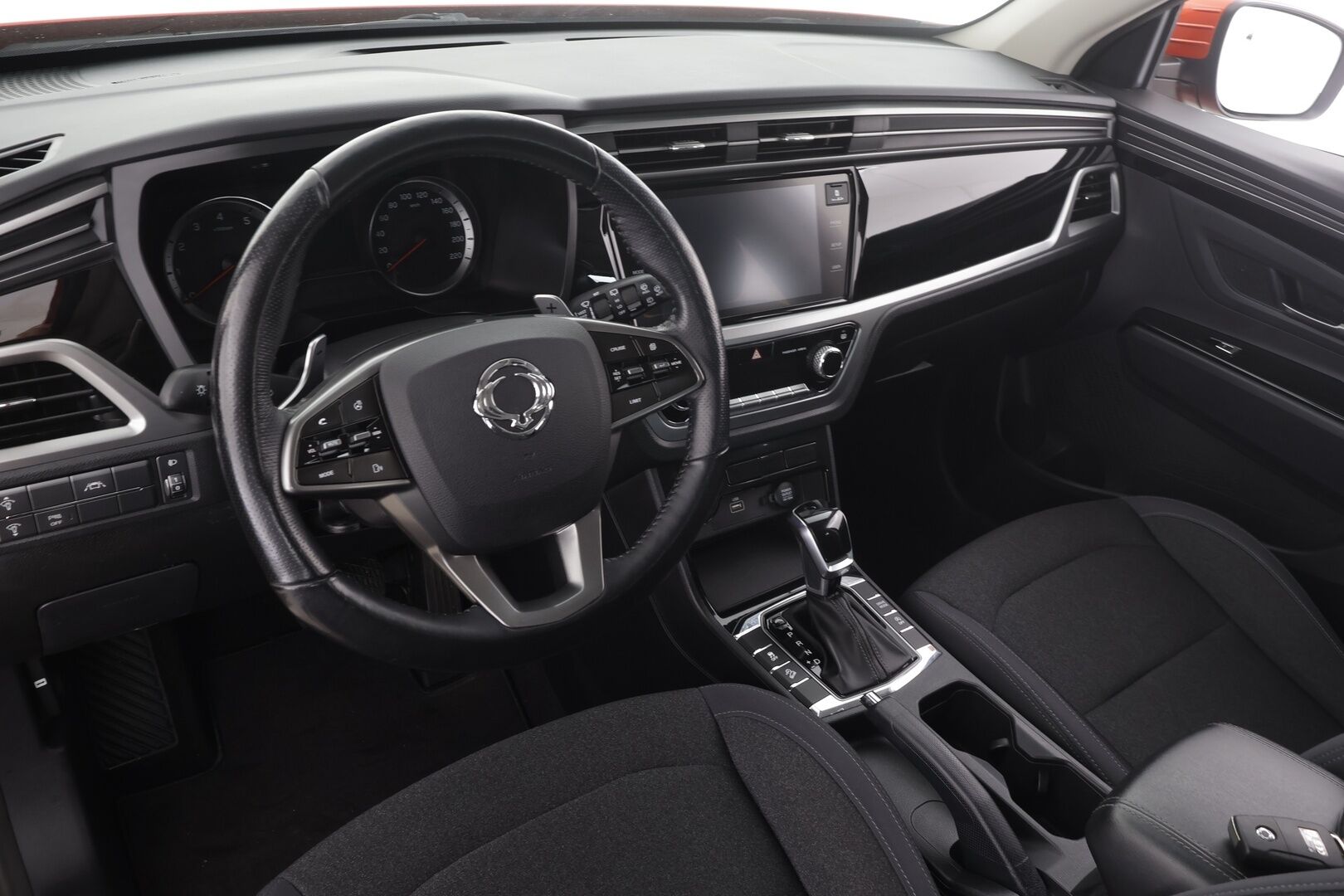 SsangYong Korando 2021 G1,5T 2WD 6AT QUARTZ * Vakkari / P.kamera / Navi / Lohko+Sisä / Koukku / Ratinlämmitin / Kaistavahti * - 1.Om Suomi-auto / Kahdet renkaat aluvanteilla - HULLUT AVAJAISHULINAT KORKOTARJOUS 3,29 %