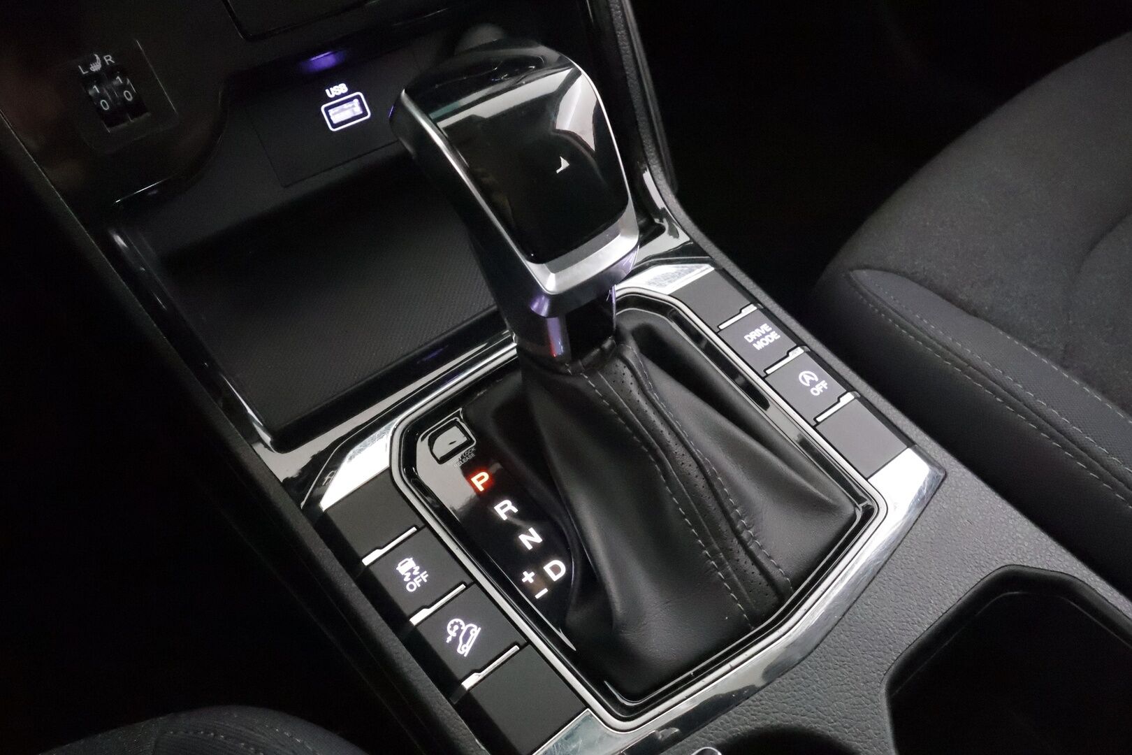 SsangYong Korando 2021 G1,5T 2WD 6AT QUARTZ * Vakkari / P.kamera / Navi / Lohko+Sisä / Koukku / Ratinlämmitin / Kaistavahti * - 1.Om Suomi-auto / Kahdet renkaat aluvanteilla