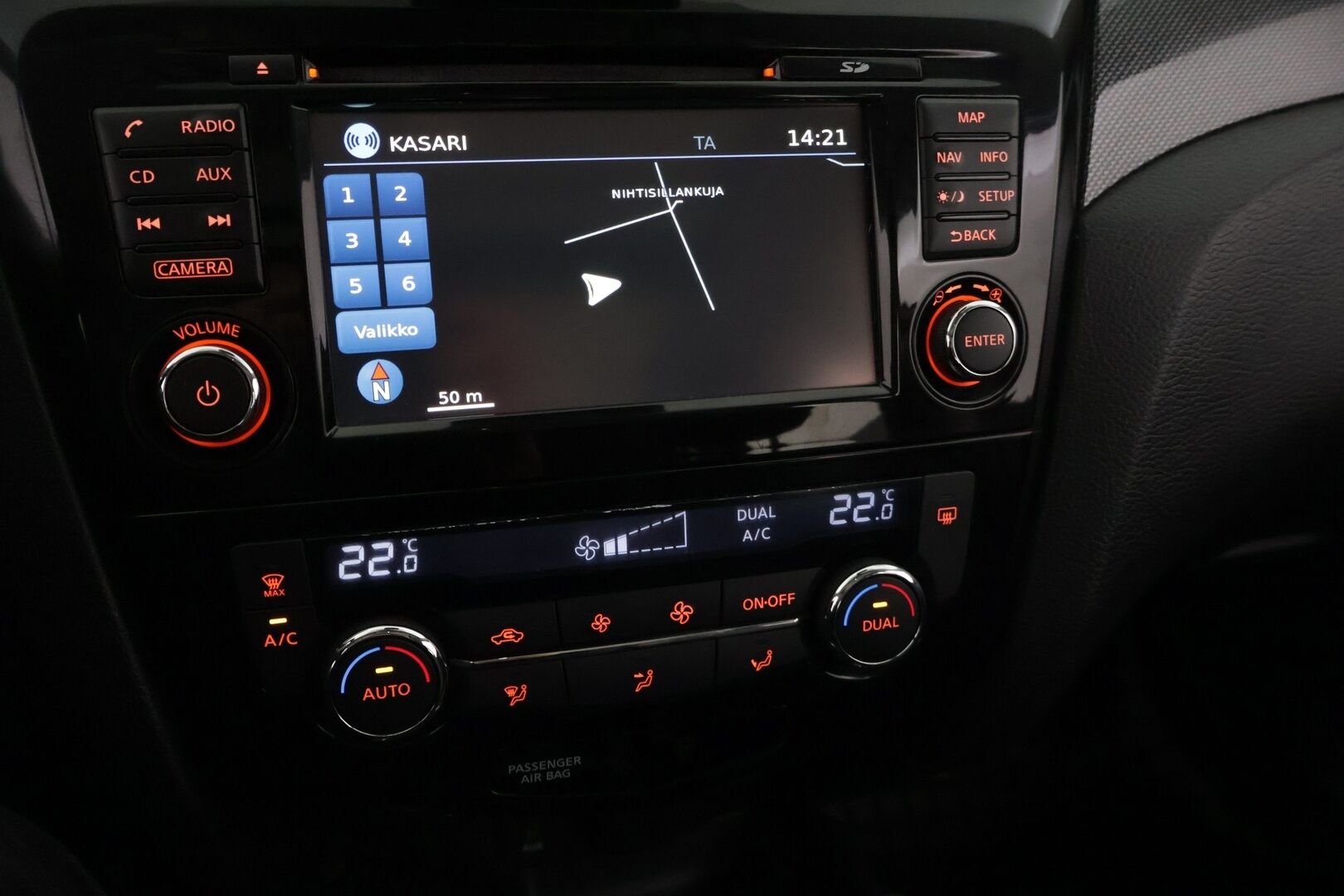 Nissan X-Trail 2015 dCi 130 Tekna 2WD 6 MT 7 Seats E6 */ Panorama / Navi / 360-kamera / Nahkaistuimet / Vakkari / Lohko / Koukku  / 2x renkaat /* - 7-Paikkainen / Kattavat varusteet / 2x renkaat