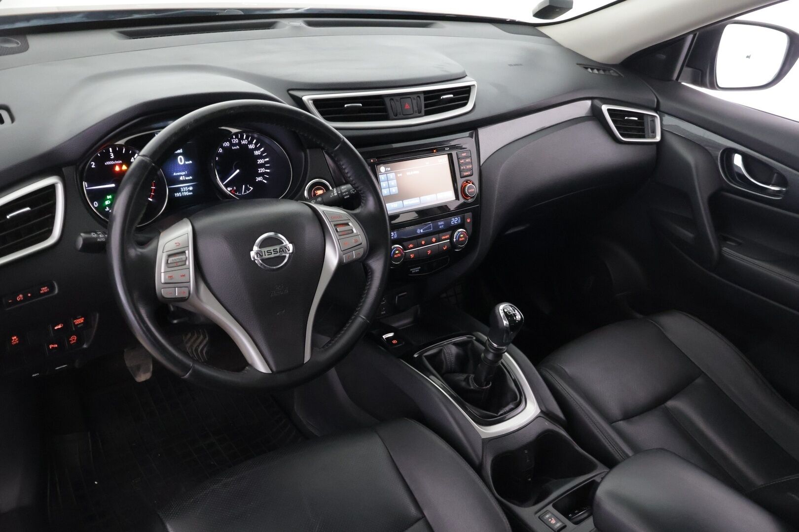 Nissan X-Trail 2015 dCi 130 Tekna 2WD 6 MT 7 Seats E6 */ Panorama / Navi / 360-kamera / Nahkaistuimet / Vakkari / Lohko / Koukku  / 2x renkaat /* - 7-Paikkainen / Kattavat varusteet / 2x renkaat - HULLUT AVAJAISHULINAT KORKOTARJOUS 3,29 %