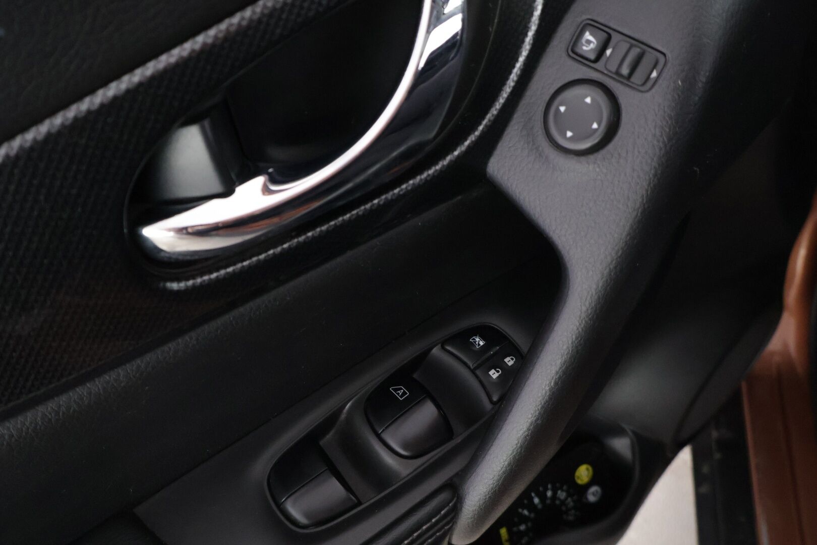 Nissan X-Trail 2015 dCi 130 Tekna 2WD 6 MT 7 Seats E6 */ Panorama / Navi / 360-kamera / Nahkaistuimet / Vakkari / Lohko / Koukku  / 2x renkaat /* - 7-Paikkainen / Kattavat varusteet / 2x renkaat