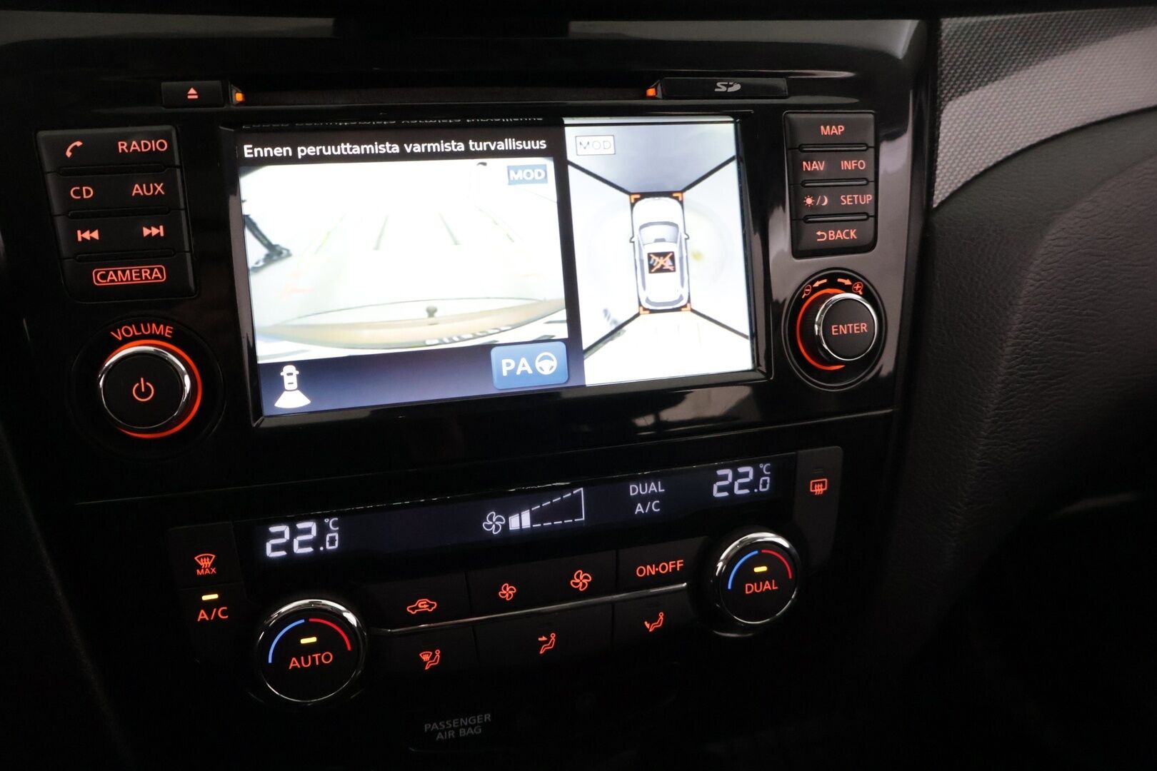 Nissan X-Trail 2015 dCi 130 Tekna 2WD 6 MT 7 Seats E6 */ Panorama / Navi / 360-kamera / Nahkaistuimet / Vakkari / Lohko / Koukku  / 2x renkaat /* - 7-Paikkainen / Kattavat varusteet / 2x renkaat