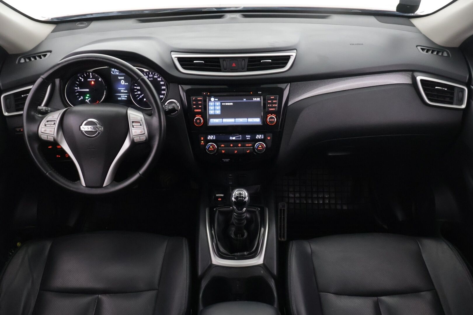 Nissan X-Trail 2015 dCi 130 Tekna 2WD 6 MT 7 Seats E6 */ Panorama / Navi / 360-kamera / Nahkaistuimet / Vakkari / Lohko / Koukku  / 2x renkaat /* - 7-Paikkainen / Kattavat varusteet / 2x renkaat