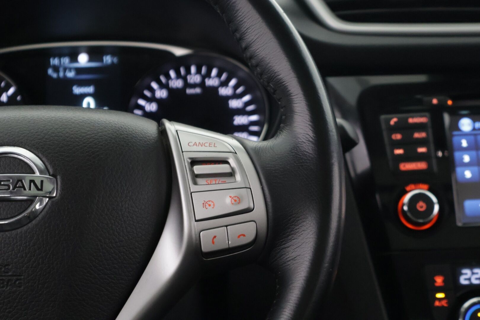 Nissan X-Trail 2015 dCi 130 Tekna 2WD 6 MT 7 Seats E6 */ Panorama / Navi / 360-kamera / Nahkaistuimet / Vakkari / Lohko / Koukku  / 2x renkaat /* - 7-Paikkainen / Kattavat varusteet / 2x renkaat - HULLUT AVAJAISHULINAT KORKOTARJOUS 3,29 %