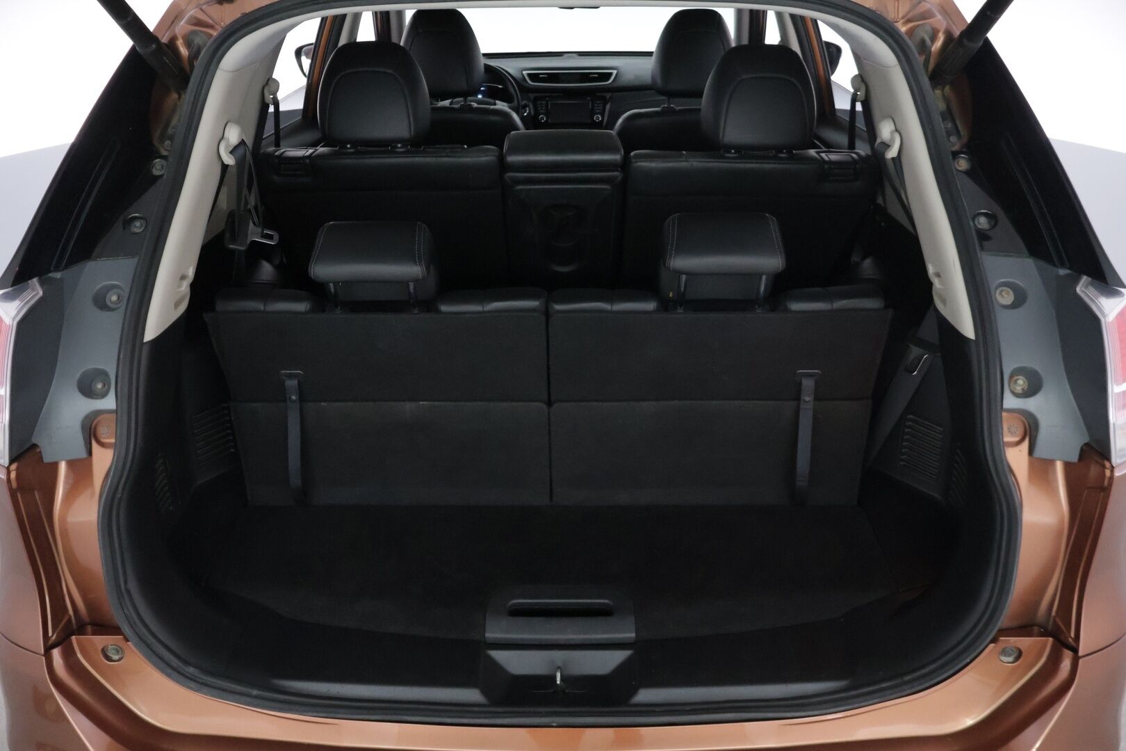 Nissan X-Trail 2015 dCi 130 Tekna 2WD 6 MT 7 Seats E6 */ Panorama / Navi / 360-kamera / Nahkaistuimet / Vakkari / Lohko / Koukku  / 2x renkaat /* - 7-Paikkainen / Kattavat varusteet / 2x renkaat - HULLUT AVAJAISHULINAT KORKOTARJOUS 3,29 %