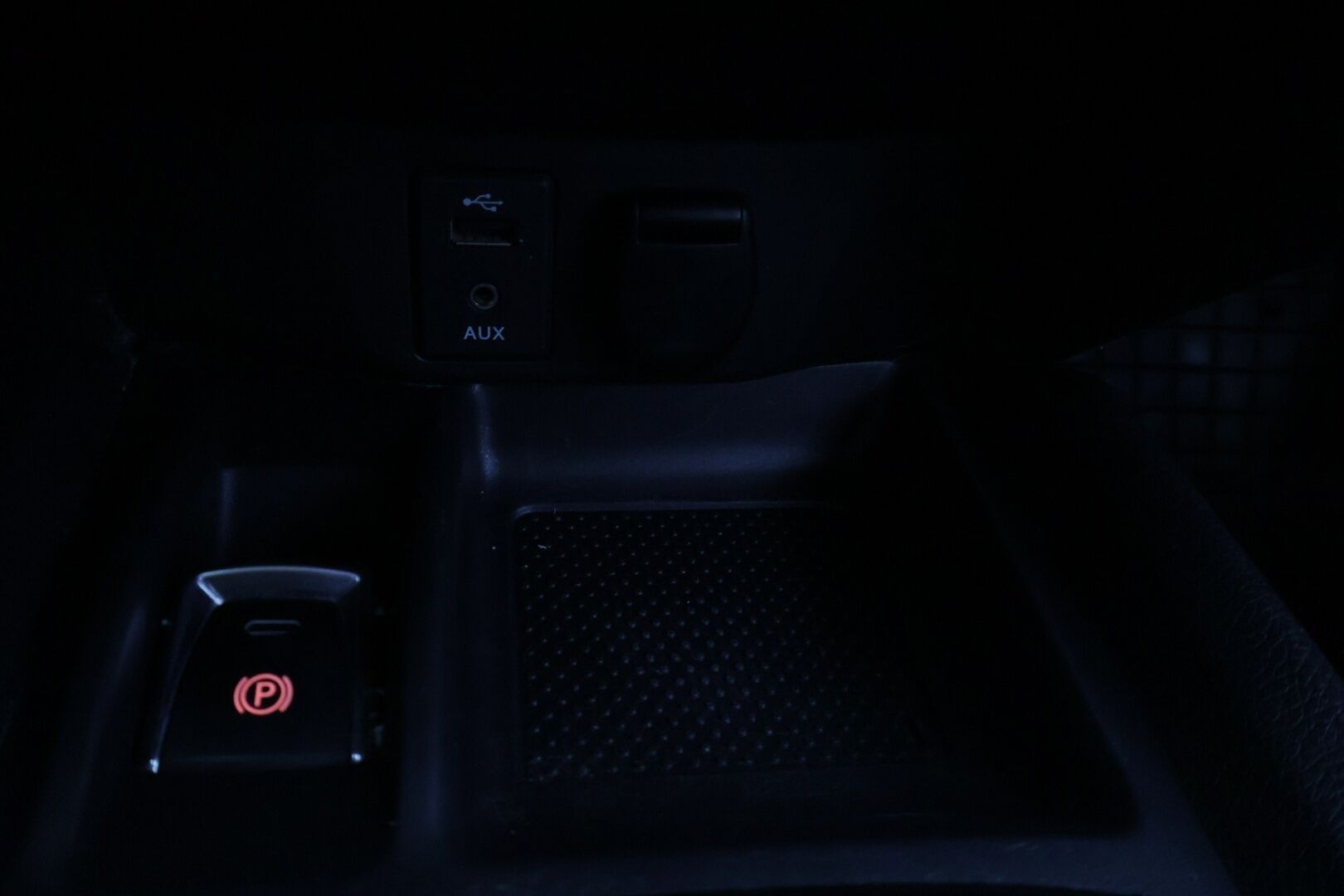 Nissan X-Trail 2015 dCi 130 Tekna 2WD 6 MT 7 Seats E6 */ Panorama / Navi / 360-kamera / Nahkaistuimet / Vakkari / Lohko / Koukku  / 2x renkaat /* - 7-Paikkainen / Kattavat varusteet / 2x renkaat