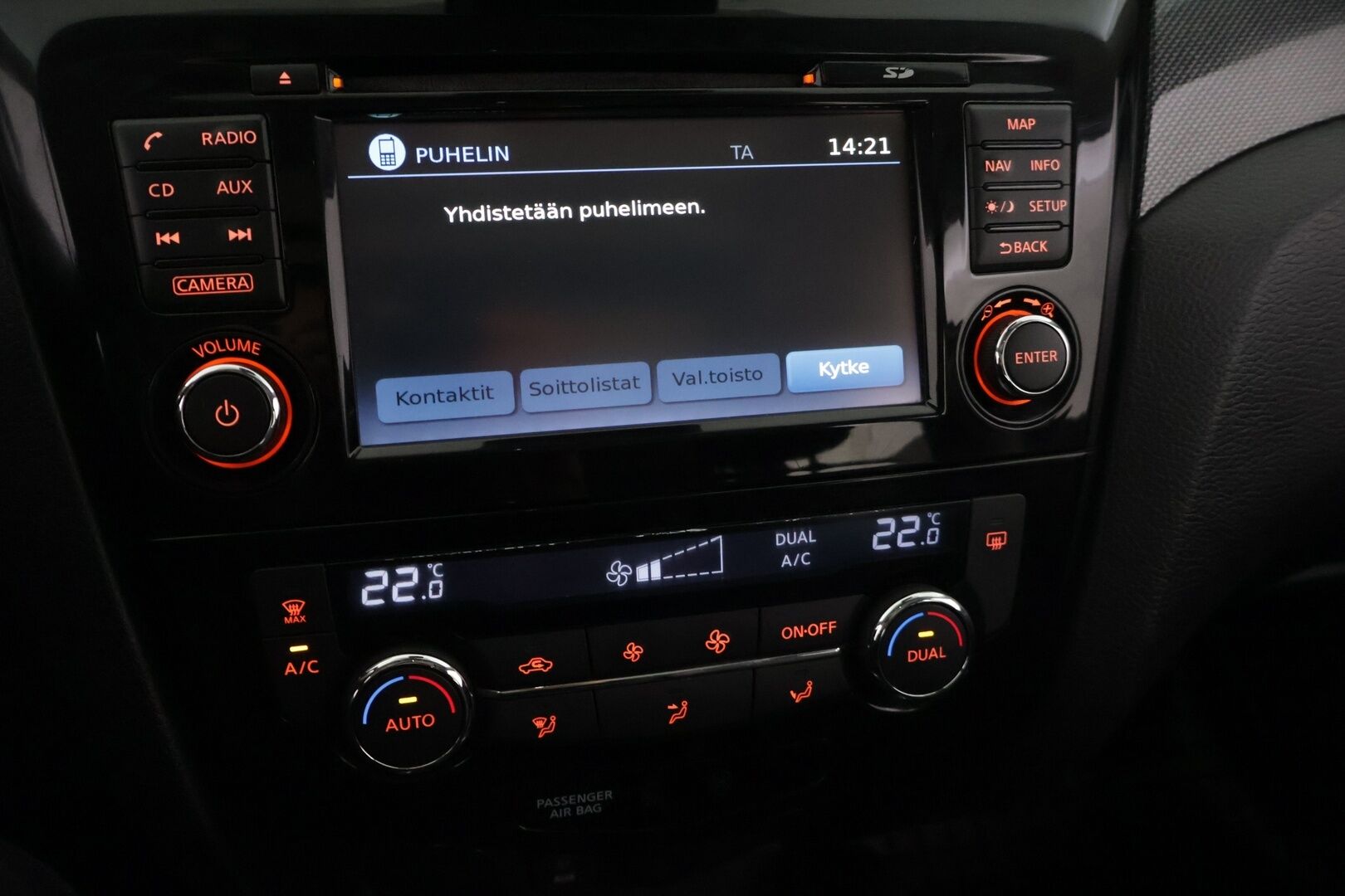 Nissan X-Trail 2015 dCi 130 Tekna 2WD 6 MT 7 Seats E6 */ Panorama / Navi / 360-kamera / Nahkaistuimet / Vakkari / Lohko / Koukku  / 2x renkaat /* - 7-Paikkainen / Kattavat varusteet / 2x renkaat - HULLUT AVAJAISHULINAT KORKOTARJOUS 3,29 %