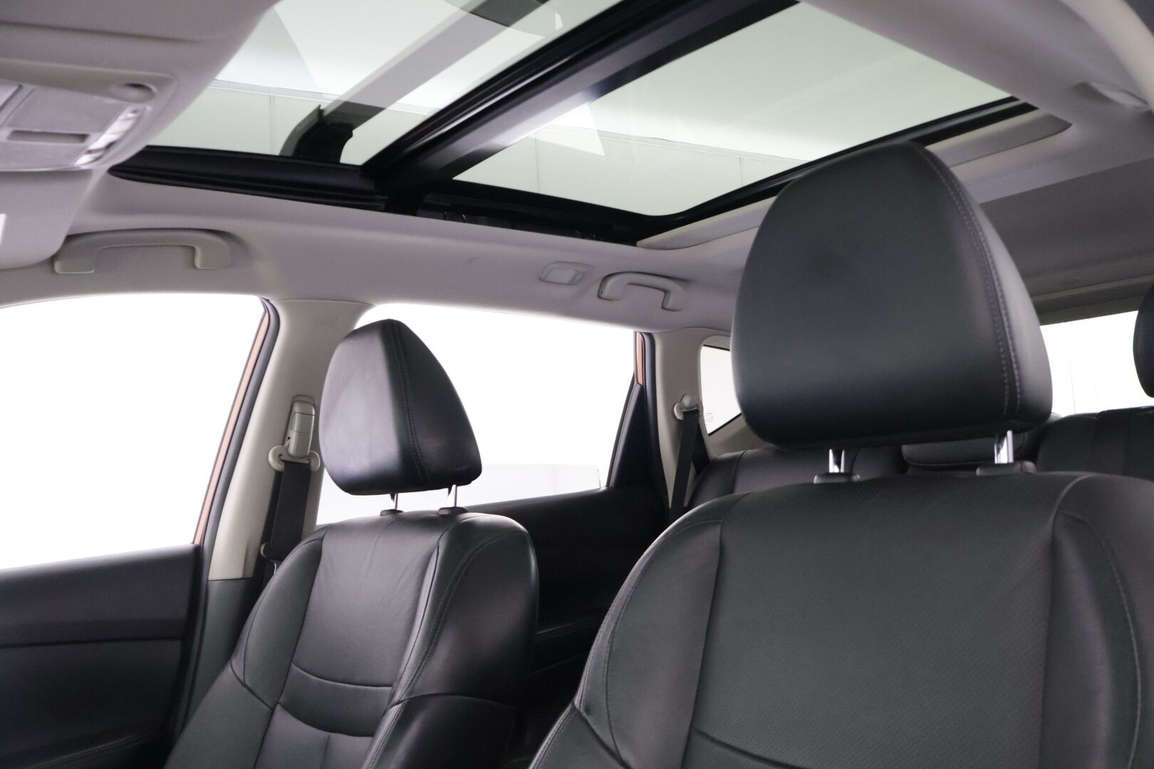 Nissan X-Trail 2015 dCi 130 Tekna 2WD 6 MT 7 Seats E6 */ Panorama / Navi / 360-kamera / Nahkaistuimet / Vakkari / Lohko / Koukku  / 2x renkaat /* - 7-Paikkainen / Kattavat varusteet / 2x renkaat - HULLUT AVAJAISHULINAT KORKOTARJOUS 3,29 %