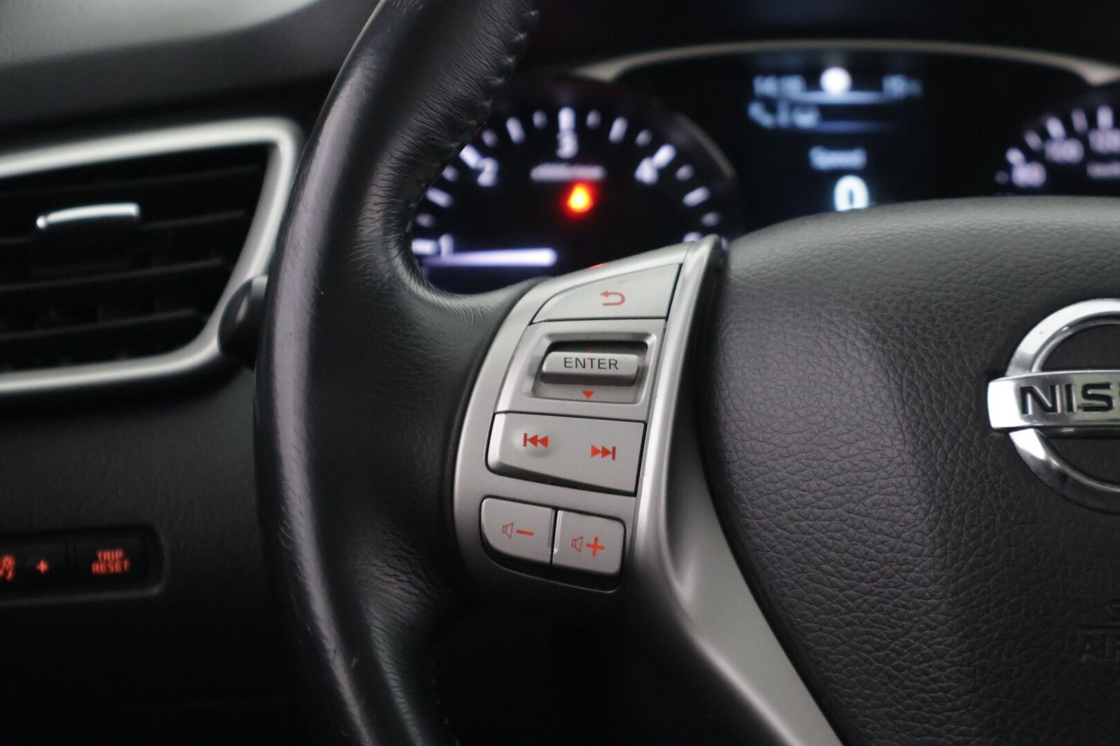 Nissan X-Trail 2015 dCi 130 Tekna 2WD 6 MT 7 Seats E6 */ Panorama / Navi / 360-kamera / Nahkaistuimet / Vakkari / Lohko / Koukku  / 2x renkaat /* - 7-Paikkainen / Kattavat varusteet / 2x renkaat