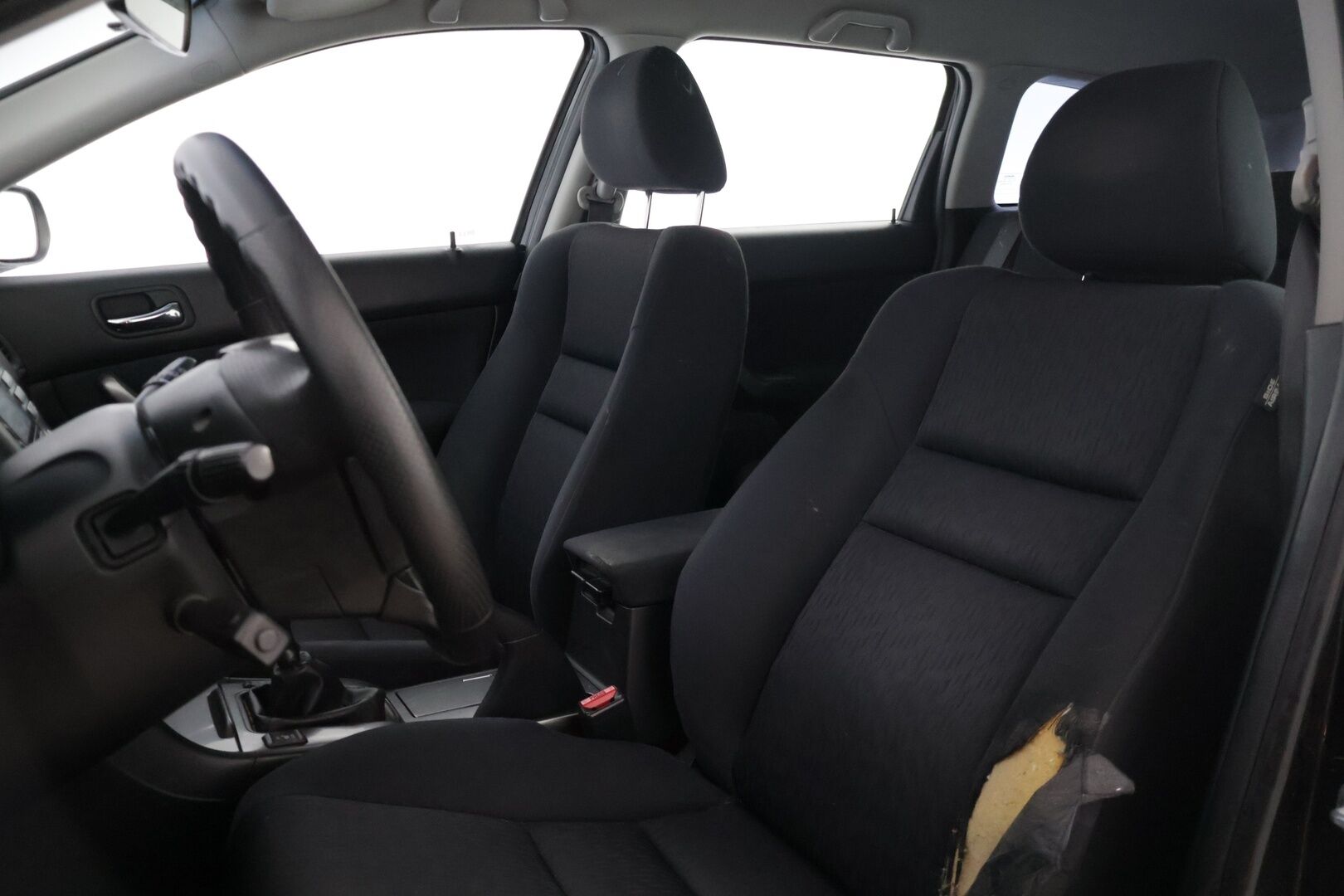 Honda Accord 2006 Tourer 2,0i Comfort - | Myydään huutokaupat.com- sivustolla | Suomi-auto | Vetokoukku | Vakkari | 2x renkaat | Lohkolämmitin | 