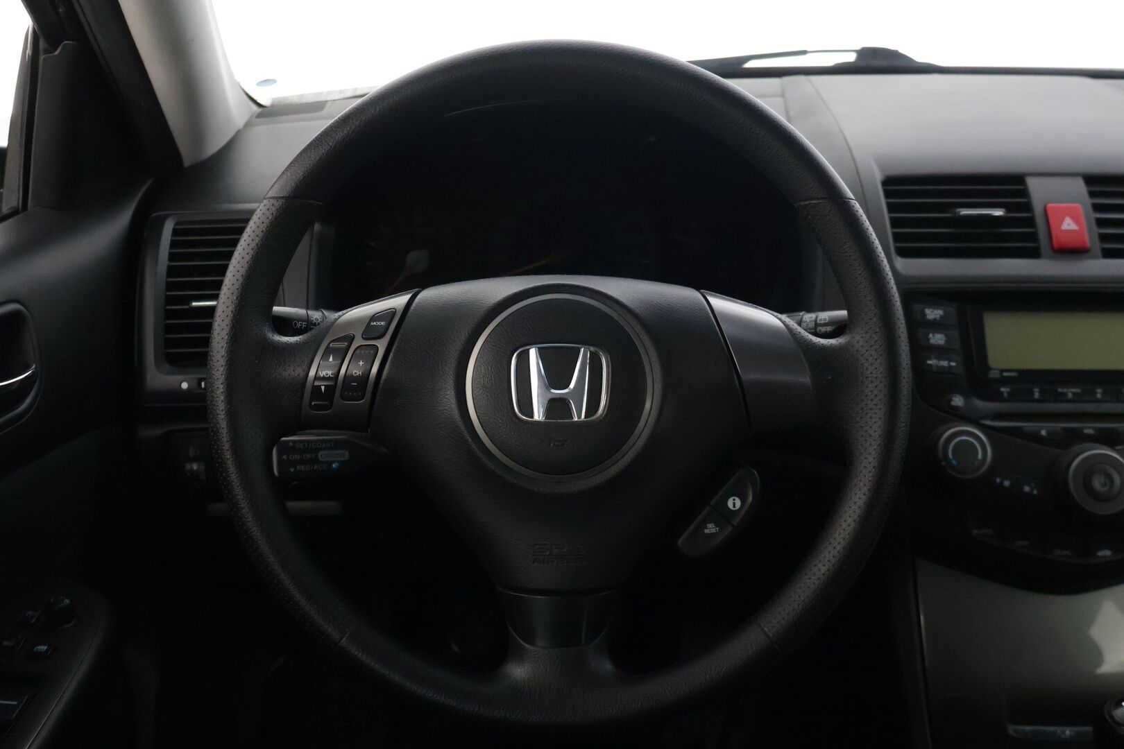 Honda Accord 2006 Tourer 2,0i Comfort - | Myydään huutokaupat.com- sivustolla | Suomi-auto | Vetokoukku | Vakkari | 2x renkaat | Lohkolämmitin | 