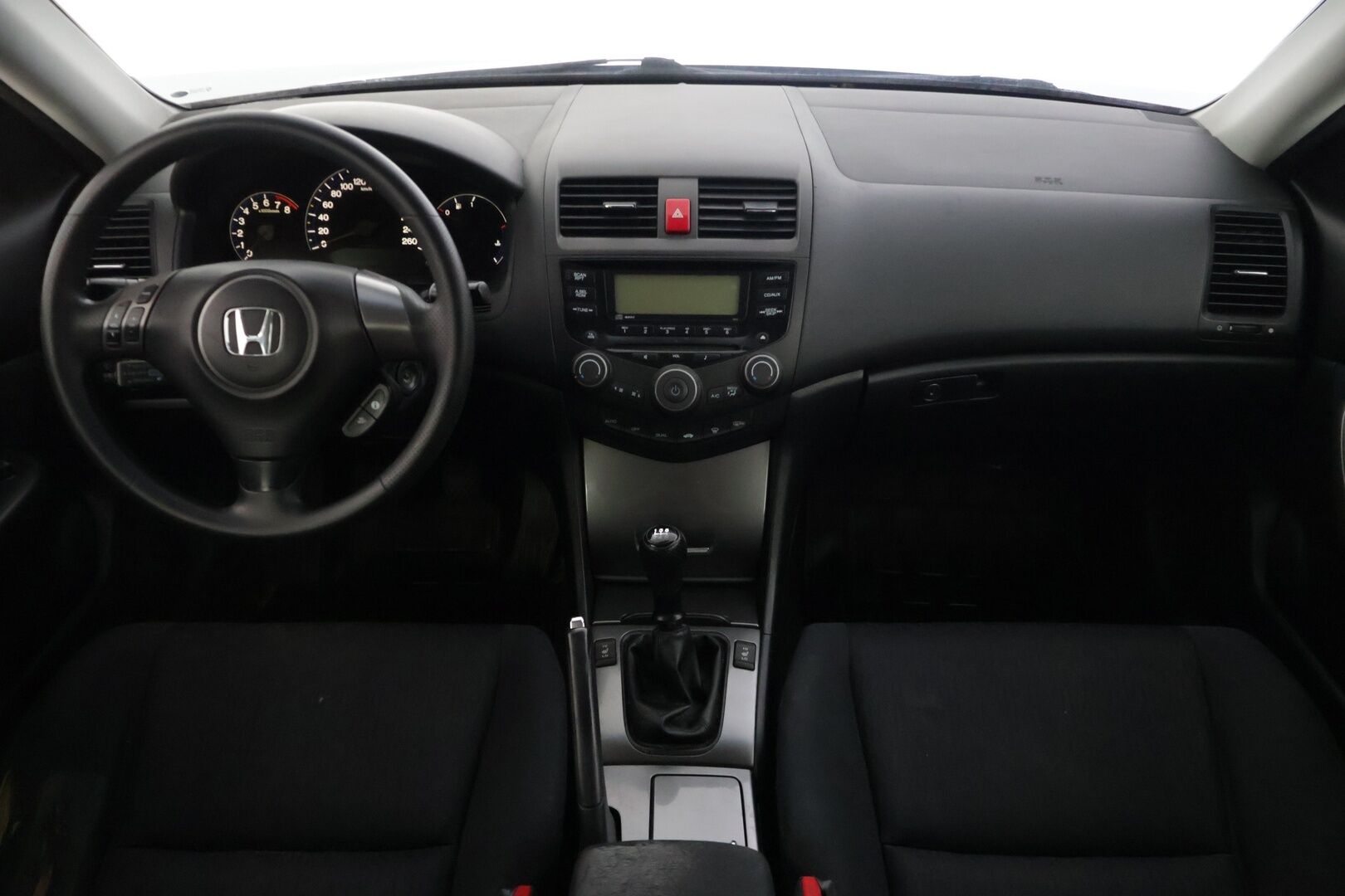 Honda Accord 2006 Tourer 2,0i Comfort - | Myydään huutokaupat.com- sivustolla | Suomi-auto | Vetokoukku | Vakkari | 2x renkaat | Lohkolämmitin | 