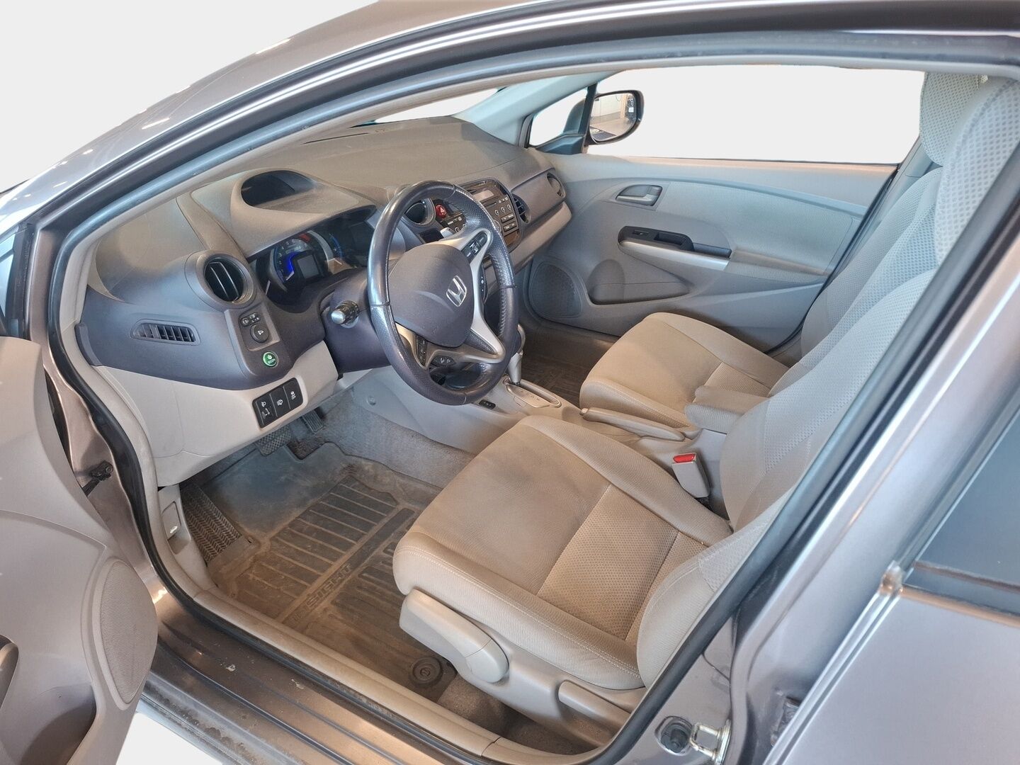 Honda Insight 2010 YritysOutlet - Myydään vain yrityksille - Kahdet renkaat / Särmä huoltohistoria / Pitkä leima