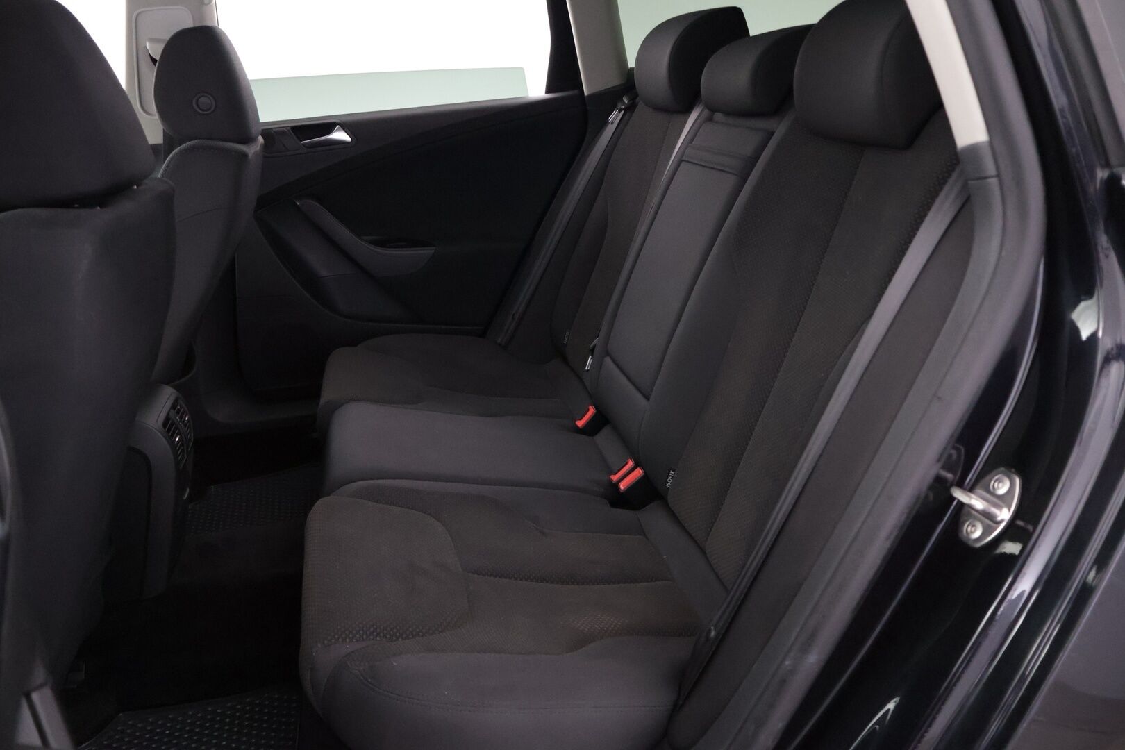 Volkswagen Passat 2010 VOLKSWAGEN PASSATVariant Comfortline 2,0 TDI 103 kW DSG-aut. - | Suomi-auto | Webasto | P-tutkat | Aktiivinen pysäköintiavustin | Kahdet renkaat | - KORKO VAIN 3,99 %