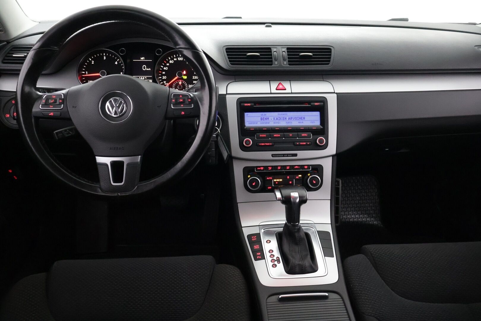 Volkswagen Passat 2010 VOLKSWAGEN PASSATVariant Comfortline 2,0 TDI 103 kW DSG-aut. - | Suomi-auto | Webasto | P-tutkat | Aktiivinen pysäköintiavustin | Kahdet renkaat | - KORKO VAIN 3,99 %