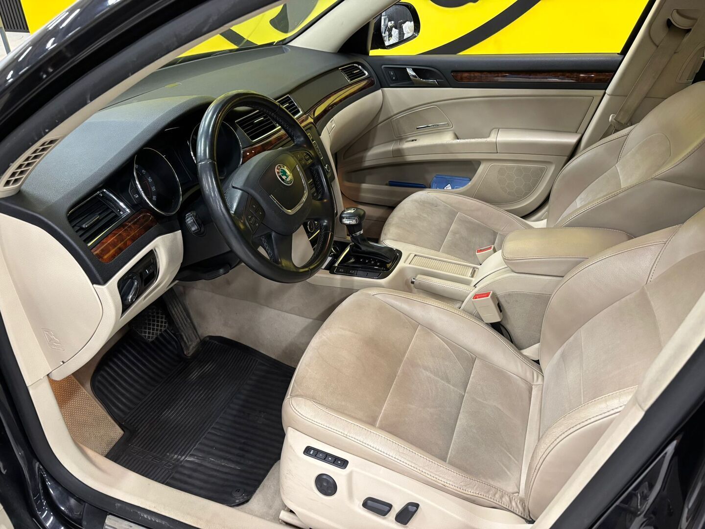 Skoda Superb 2010 Combi 2,0 TDI CR 170 Elegance DSG Autom. *Tämä auto myydään YritysOutlet -valikoimasta vain yritykselle* - *Tämä auto myydään YritysOutlet -valikoimasta vain yritykselle*