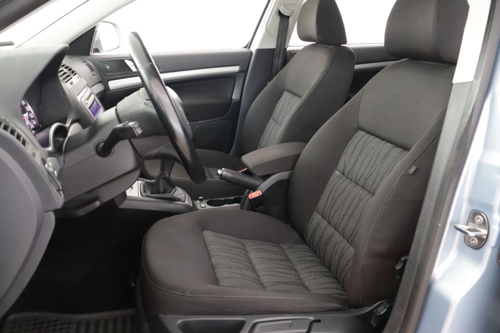 Skoda Octavia 2011 Combi 1,8 TSI Elegance - YritysOutlet - Myydään vain yrityksille - YritysOutlet - Myydään vain yrityksille  | Elegance-varustelu | Adaptiiviset Xenon-ajovalot | Vakionopeudensäädin | Penkinlämmittimet | Vetokoukku | 2x renkaat ja vanteet 