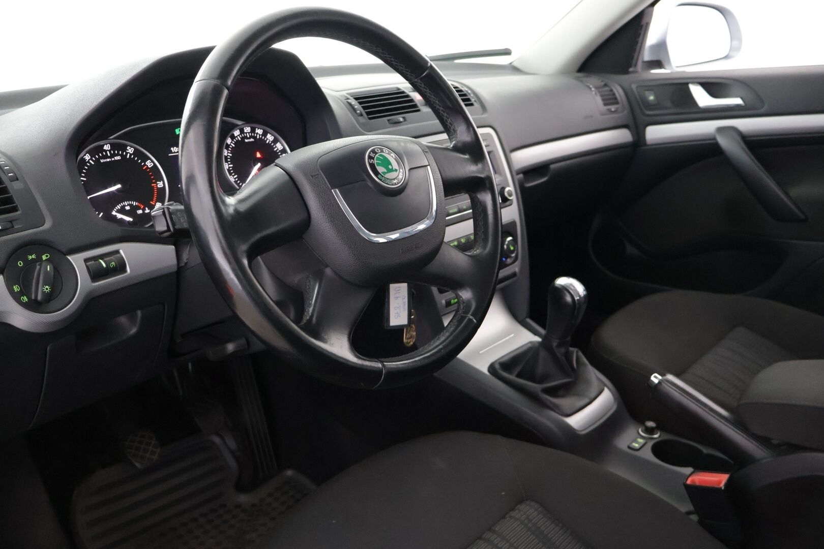 Skoda Octavia 2011 Combi 1,8 TSI Elegance - YritysOutlet - Myydään vain yrityksille - YritysOutlet - Myydään vain yrityksille  | Elegance-varustelu | Adaptiiviset Xenon-ajovalot | Vakionopeudensäädin | Penkinlämmittimet | Vetokoukku | 2x renkaat ja vanteet 
