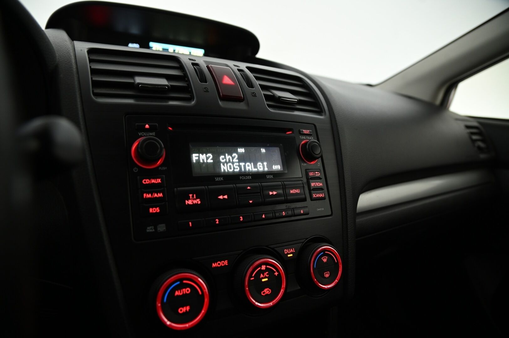 Subaru XV 2013 1,6 S (CF) CVT Myydään huutokaupat.com - *Peruutus kamera / Vetokoukku / Lohkolämmitin / Puolinahat / Vakkari Lisävalo /Erikoisväri*