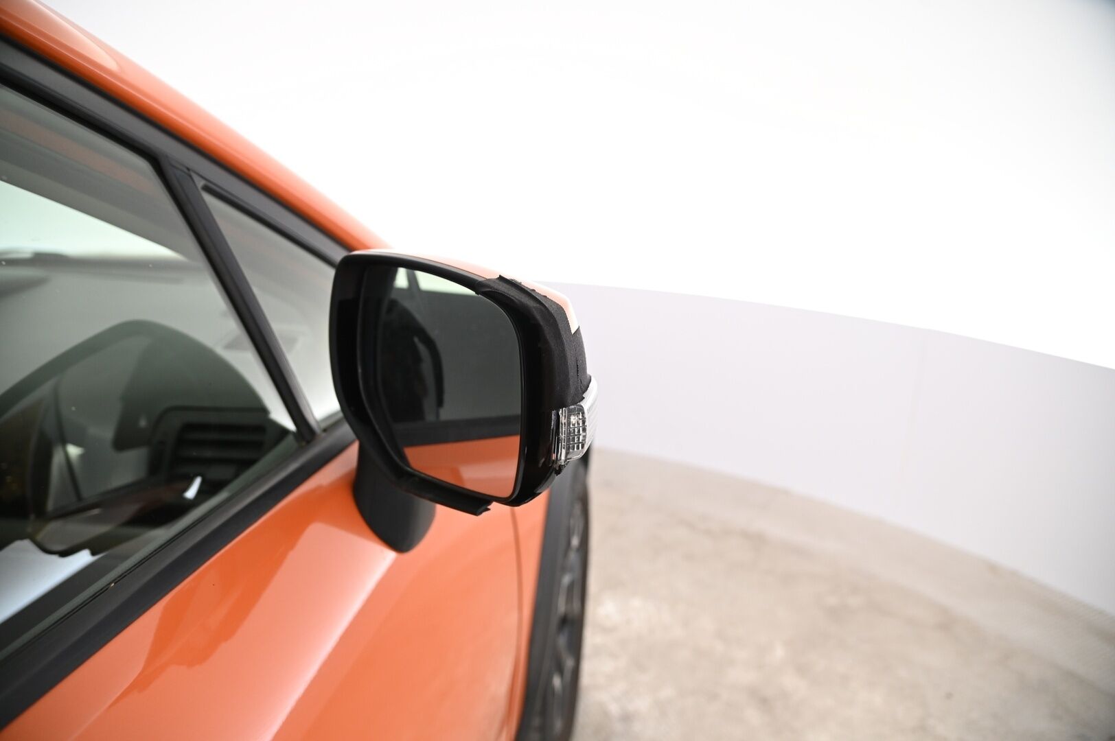 Subaru XV 2013 1,6 S (CF) CVT Myydään huutokaupat.com - *Peruutus kamera / Vetokoukku / Lohkolämmitin / Puolinahat / Vakkari Lisävalo /Erikoisväri*