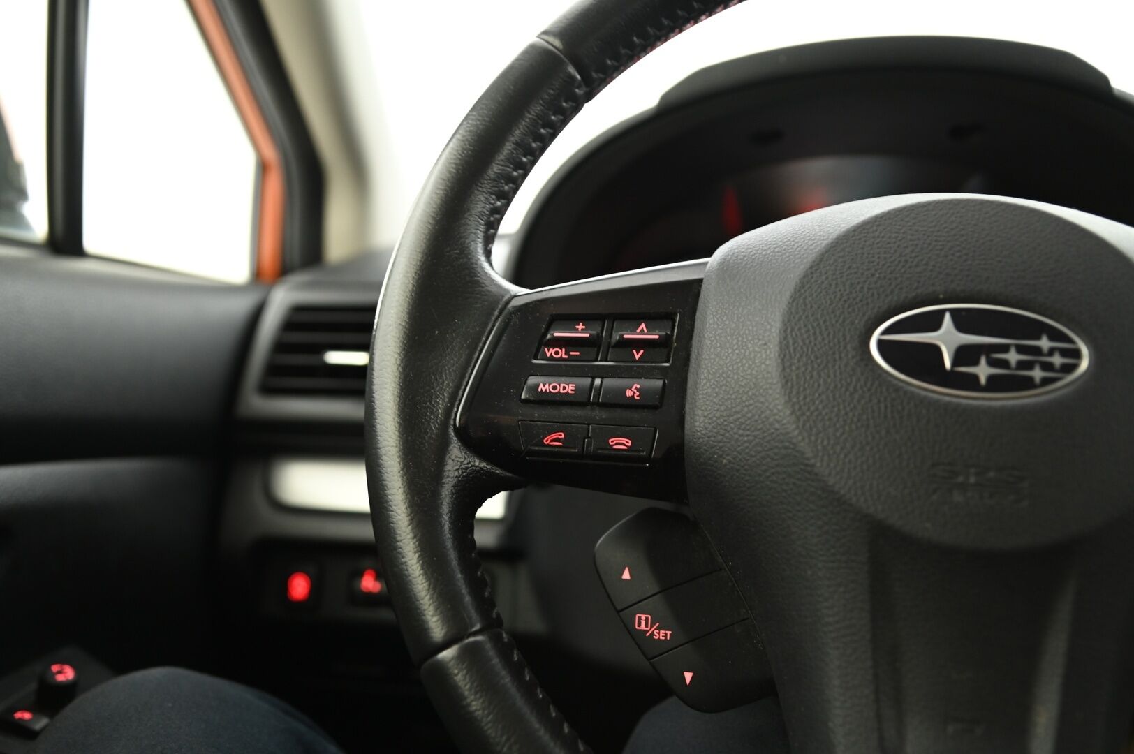 Subaru XV 2013 1,6 S (CF) CVT Myydään huutokaupat.com - *Peruutus kamera / Vetokoukku / Lohkolämmitin / Puolinahat / Vakkari Lisävalo /Erikoisväri*