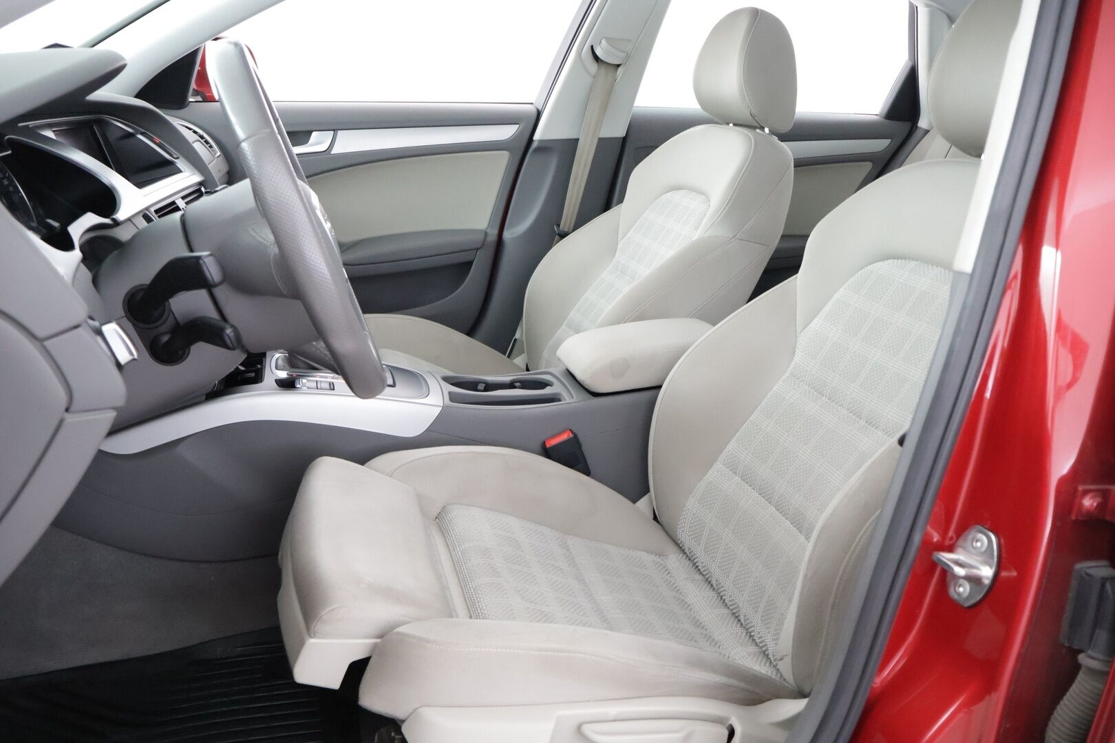Audi A4 2011 Sedan 1,8 TFSI 118 kW multitronic Le Mans - | Sportti-penkit | Vakkari | Hyvin huollettu | 2x renkaat | 2x Avaimet |