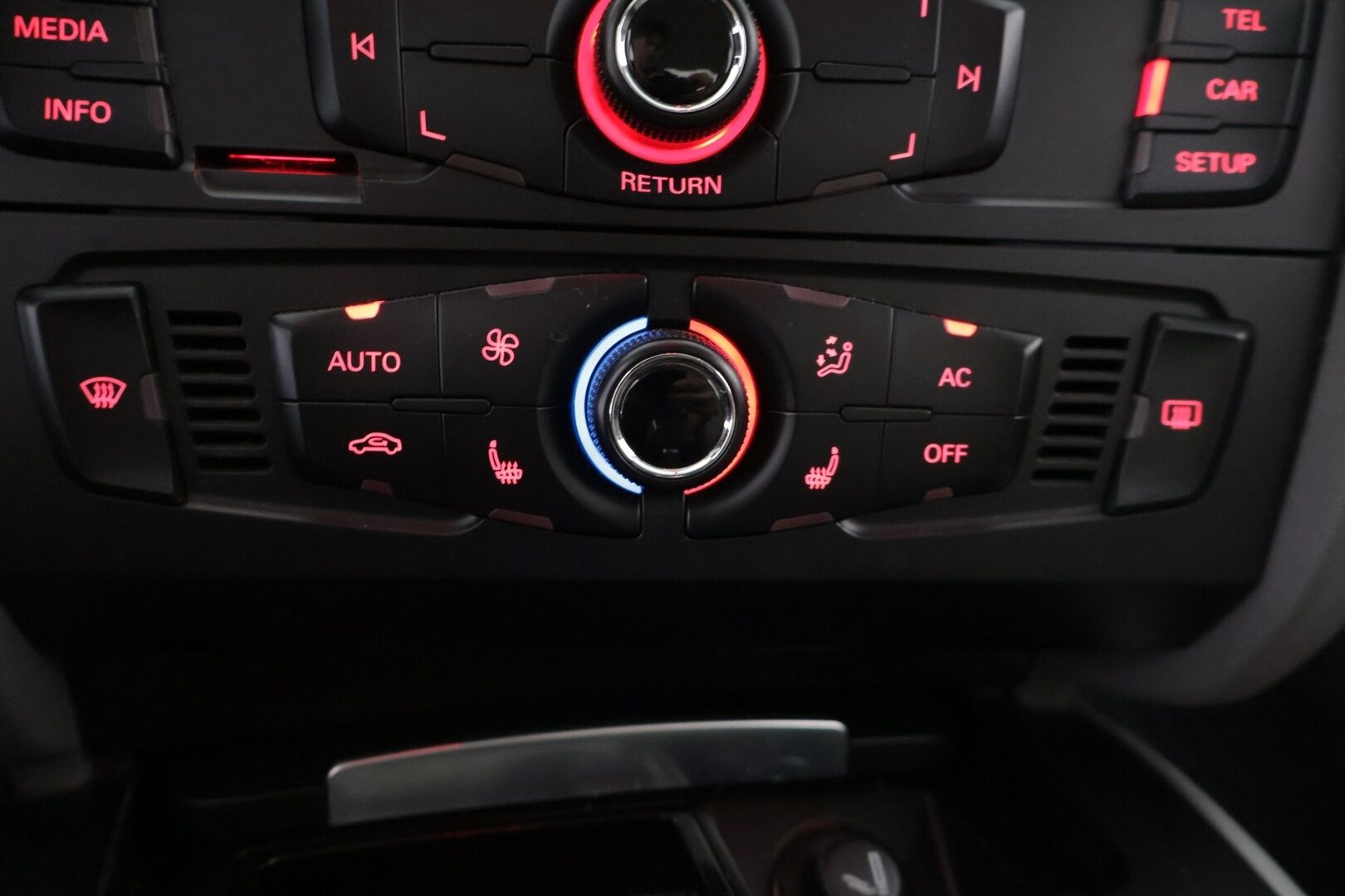 Audi A4 2011 Sedan 1,8 TFSI 118 kW multitronic Le Mans - | Sportti-penkit | Vakkari | Hyvin huollettu | 2x renkaat | 2x Avaimet |