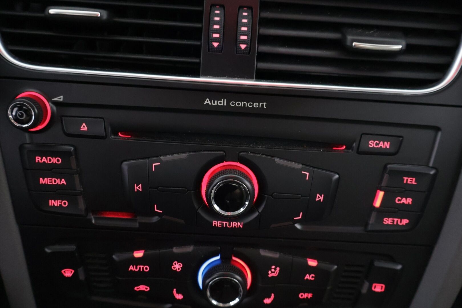 Audi A4 2011 Sedan 1,8 TFSI 118 kW multitronic Le Mans - | Sportti-penkit | Vakkari | Hyvin huollettu | 2x renkaat | 2x Avaimet |