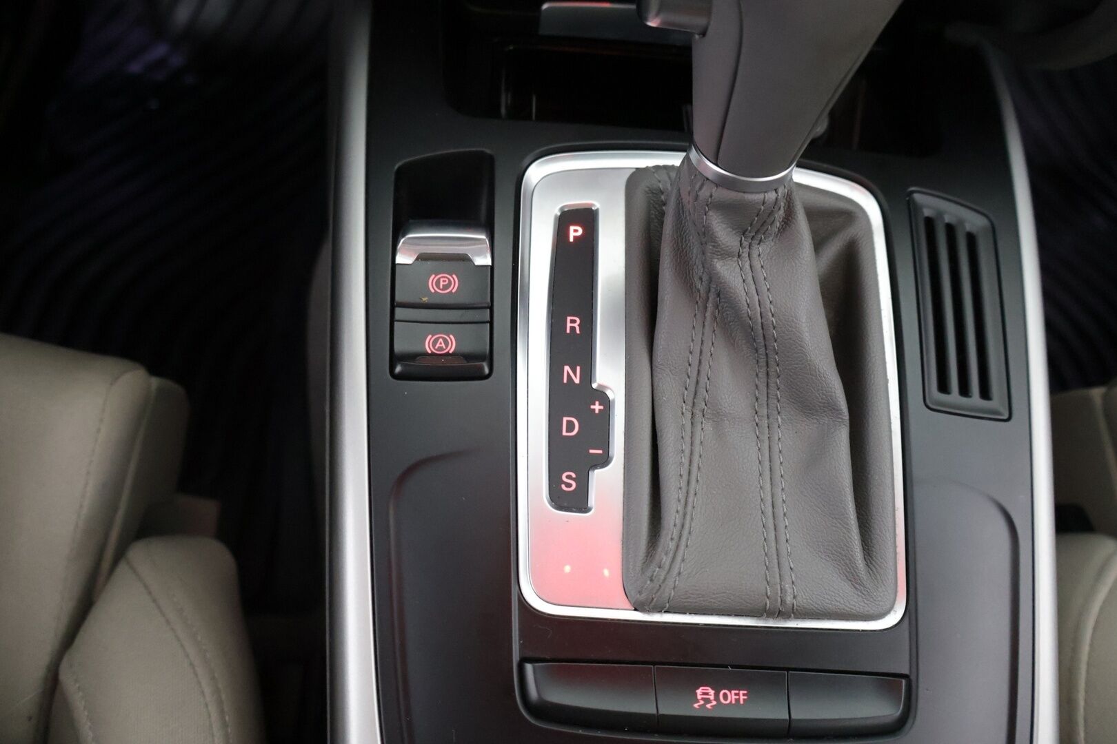 Audi A4 2011 Sedan 1,8 TFSI 118 kW multitronic Le Mans - | Sportti-penkit | Vakkari | Hyvin huollettu | 2x renkaat | 2x Avaimet |