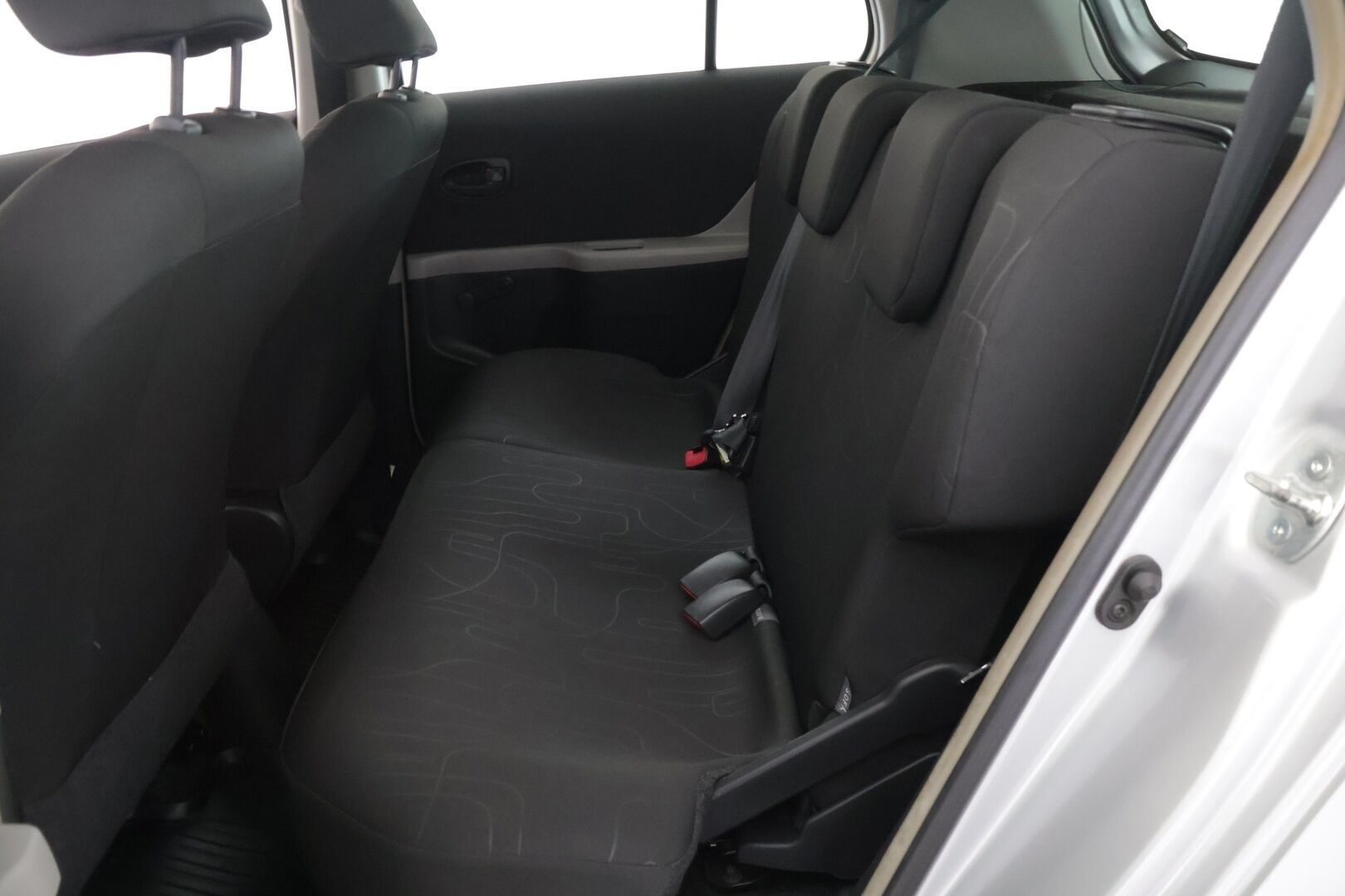 Toyota Yaris 2011 1,33 Dual VVT-i Stop & Start Linea Terra 5ov ** Lohko / Ilmastointi / Kahdet renkaat - ** Vähän ajettu / asiallisesti pidetty **