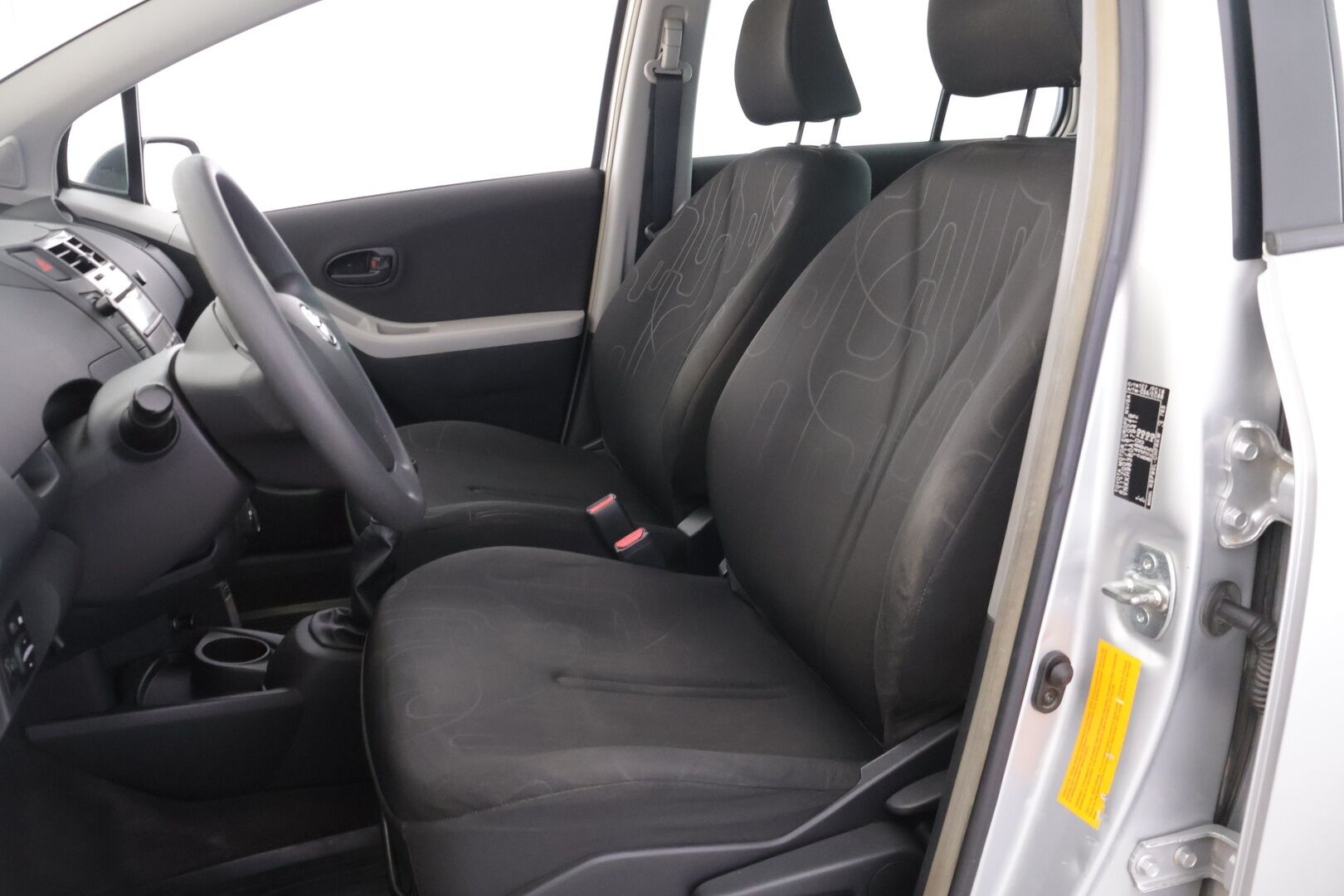 Toyota Yaris 2011 1,33 Dual VVT-i Stop & Start Linea Terra 5ov ** Lohko / Ilmastointi / Kahdet renkaat - ** Vähän ajettu / asiallisesti pidetty **