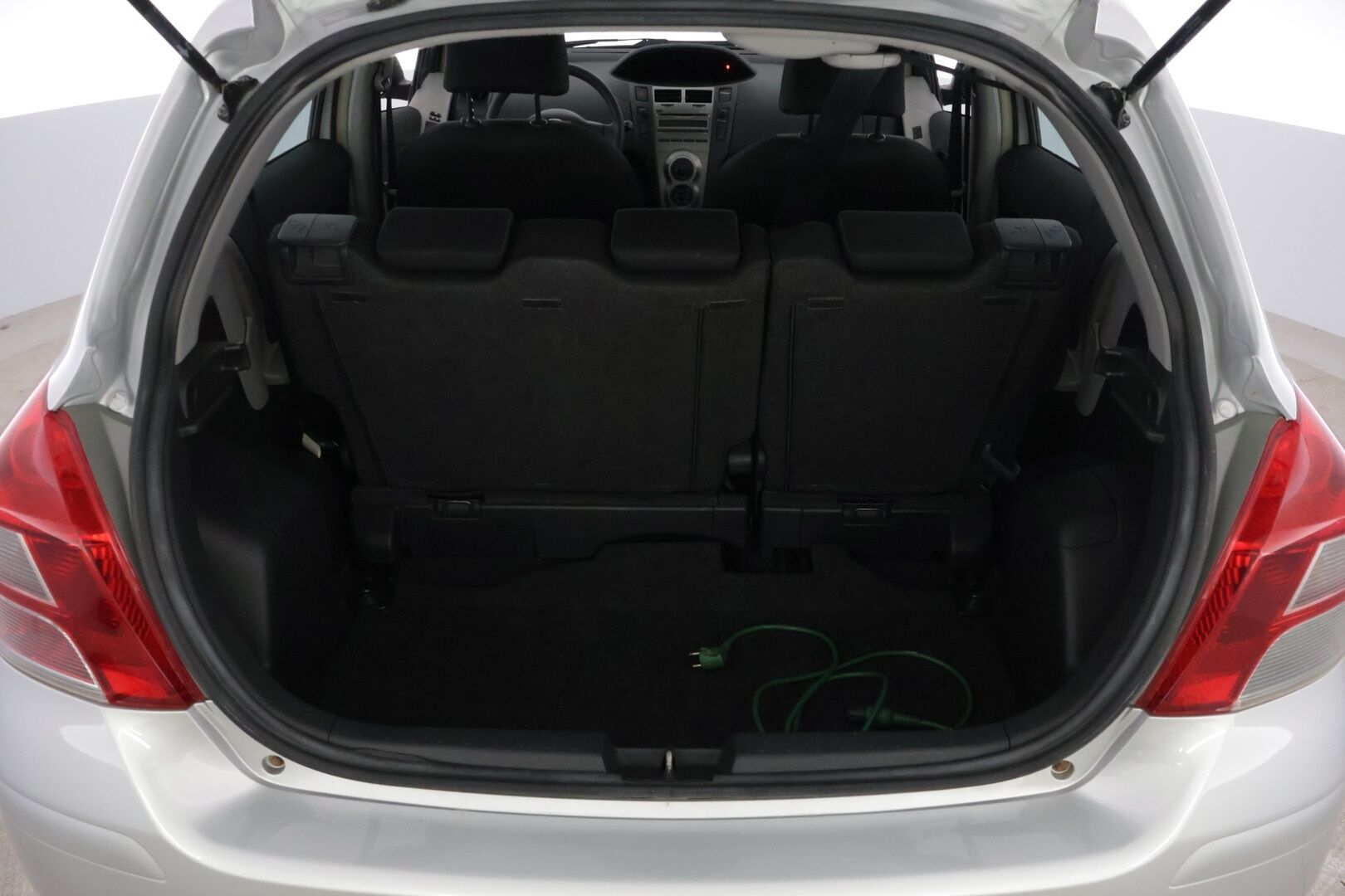 Toyota Yaris 2011 1,33 Dual VVT-i Stop & Start Linea Terra 5ov ** Lohko / Ilmastointi / Kahdet renkaat - ** Vähän ajettu / asiallisesti pidetty **