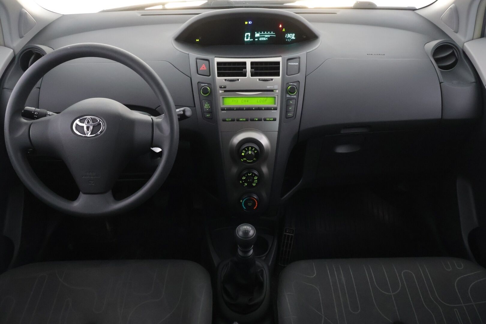 Toyota Yaris 2011 1,33 Dual VVT-i Stop & Start Linea Terra 5ov ** Lohko / Ilmastointi / Kahdet renkaat - ** Vähän ajettu / asiallisesti pidetty **
