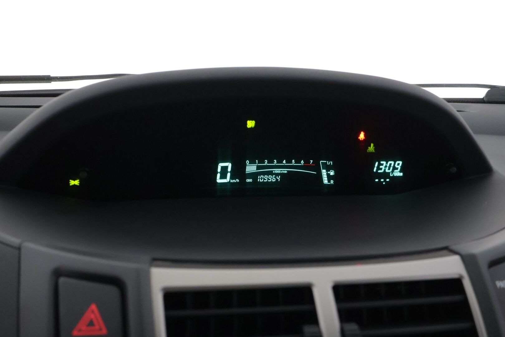 Toyota Yaris 2011 1,33 Dual VVT-i Stop & Start Linea Terra 5ov ** Lohko / Ilmastointi / Kahdet renkaat - ** Vähän ajettu / asiallisesti pidetty ** - HULLUT BLACKWEEK JATKOT - KORKOTARJOUS 2,49%