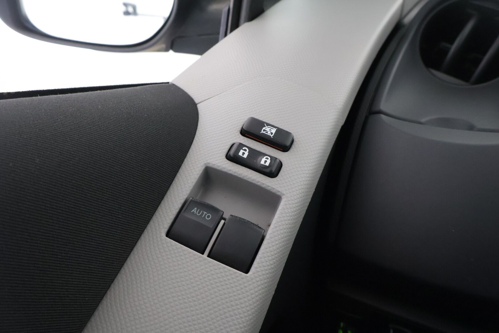 Toyota Yaris 2011 1,33 Dual VVT-i Stop & Start Linea Terra 5ov ** Lohko / Ilmastointi / Kahdet renkaat - ** Vähän ajettu / asiallisesti pidetty ** - Osta nyt, maksa vasta ensi vuonna