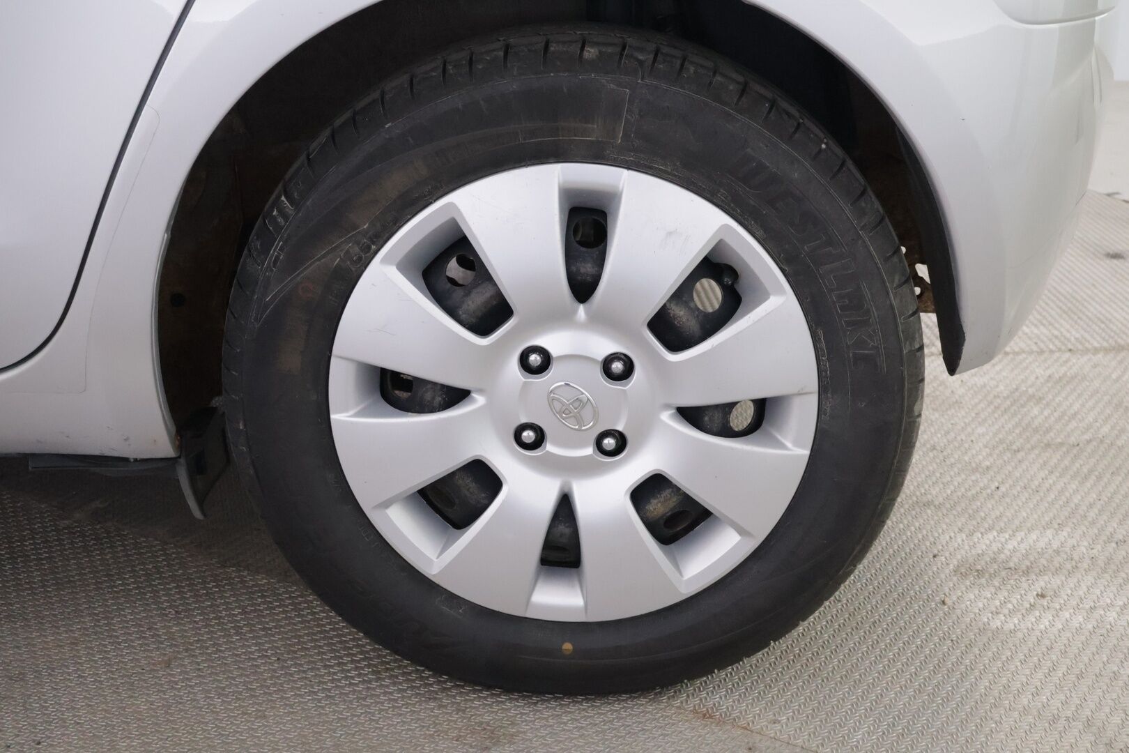 Toyota Yaris 2011 1,33 Dual VVT-i Stop & Start Linea Terra 5ov ** Lohko / Ilmastointi / Kahdet renkaat - ** Vähän ajettu / asiallisesti pidetty **