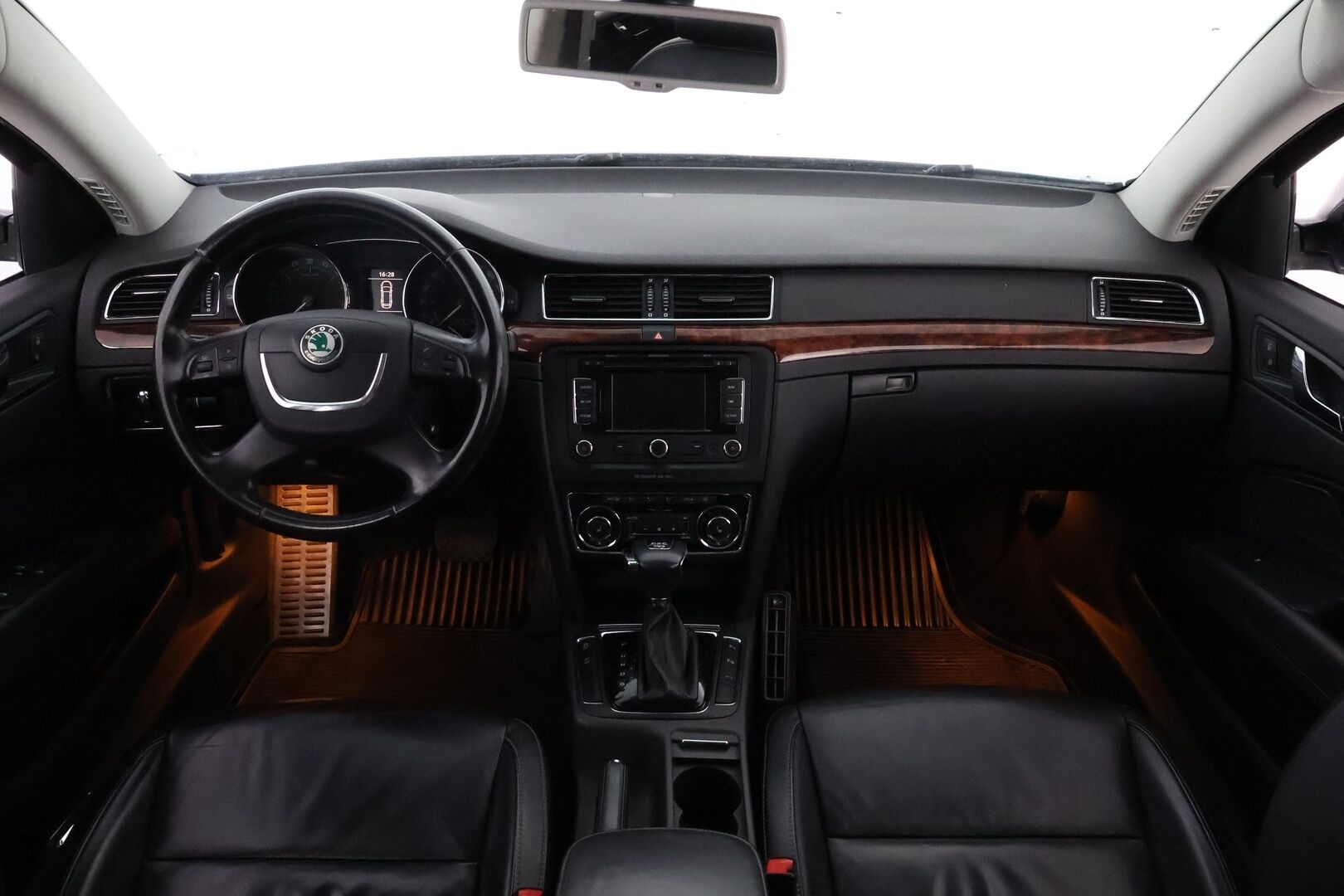 Skoda Superb 2011 Combi 2,0 TDI 140 4x4 Elegance DSG Autom. *MYYDÄÄN HUUTOKAUPAT.COM*