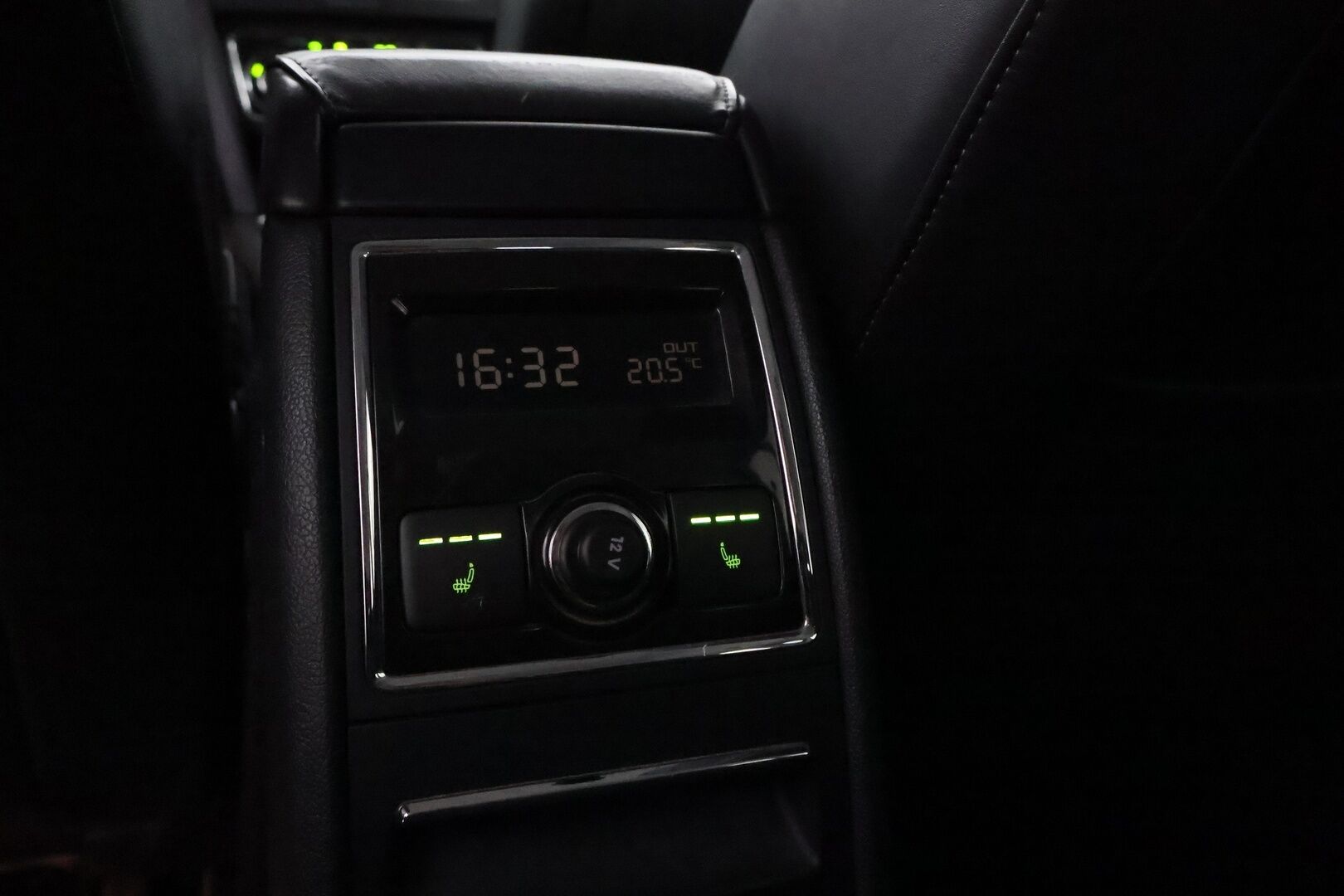 Skoda Superb 2011 Combi 2,0 TDI 140 4x4 Elegance DSG Autom. *MYYDÄÄN HUUTOKAUPAT.COM*