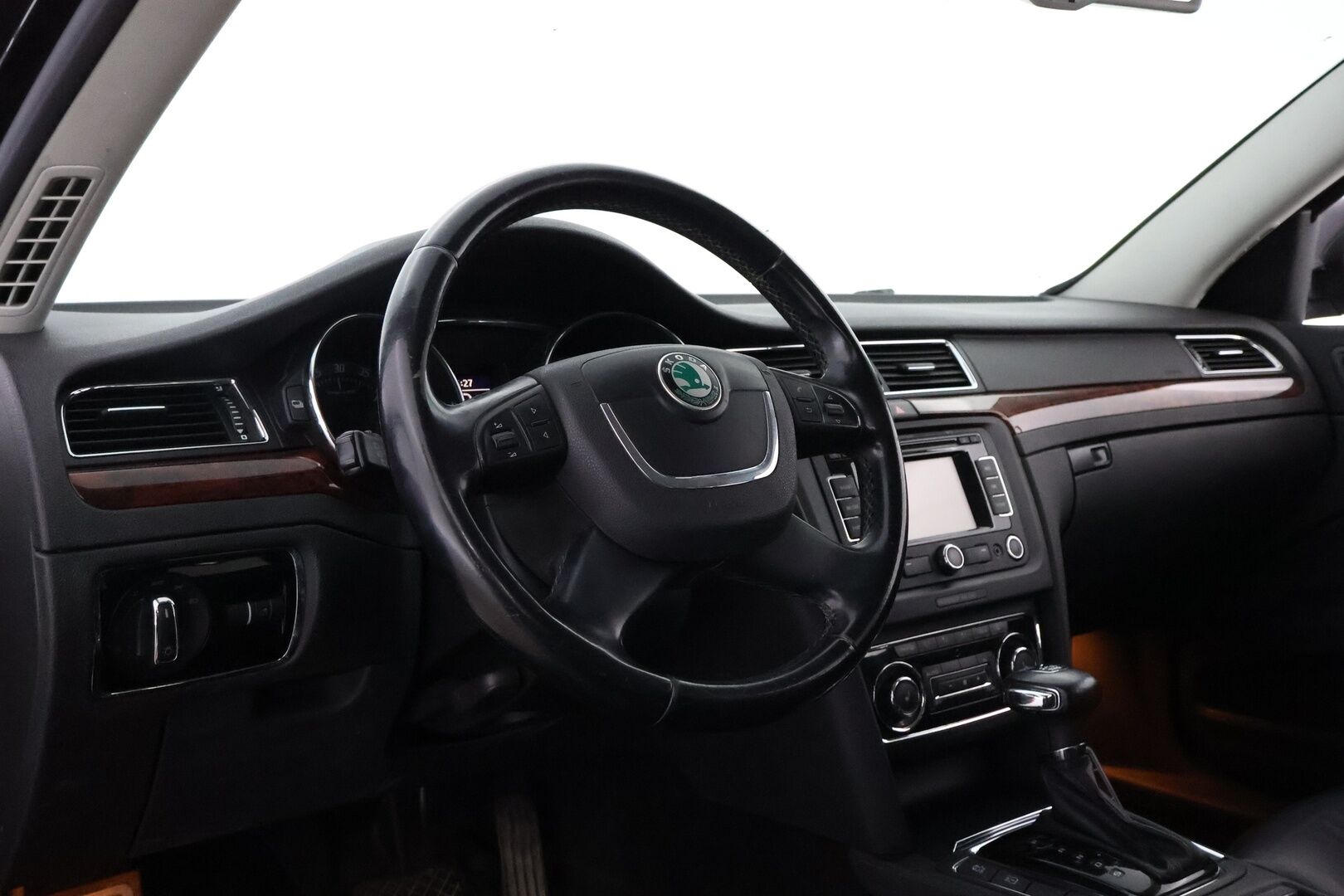 Skoda Superb 2011 Combi 2,0 TDI 140 4x4 Elegance DSG Autom. *MYYDÄÄN HUUTOKAUPAT.COM*