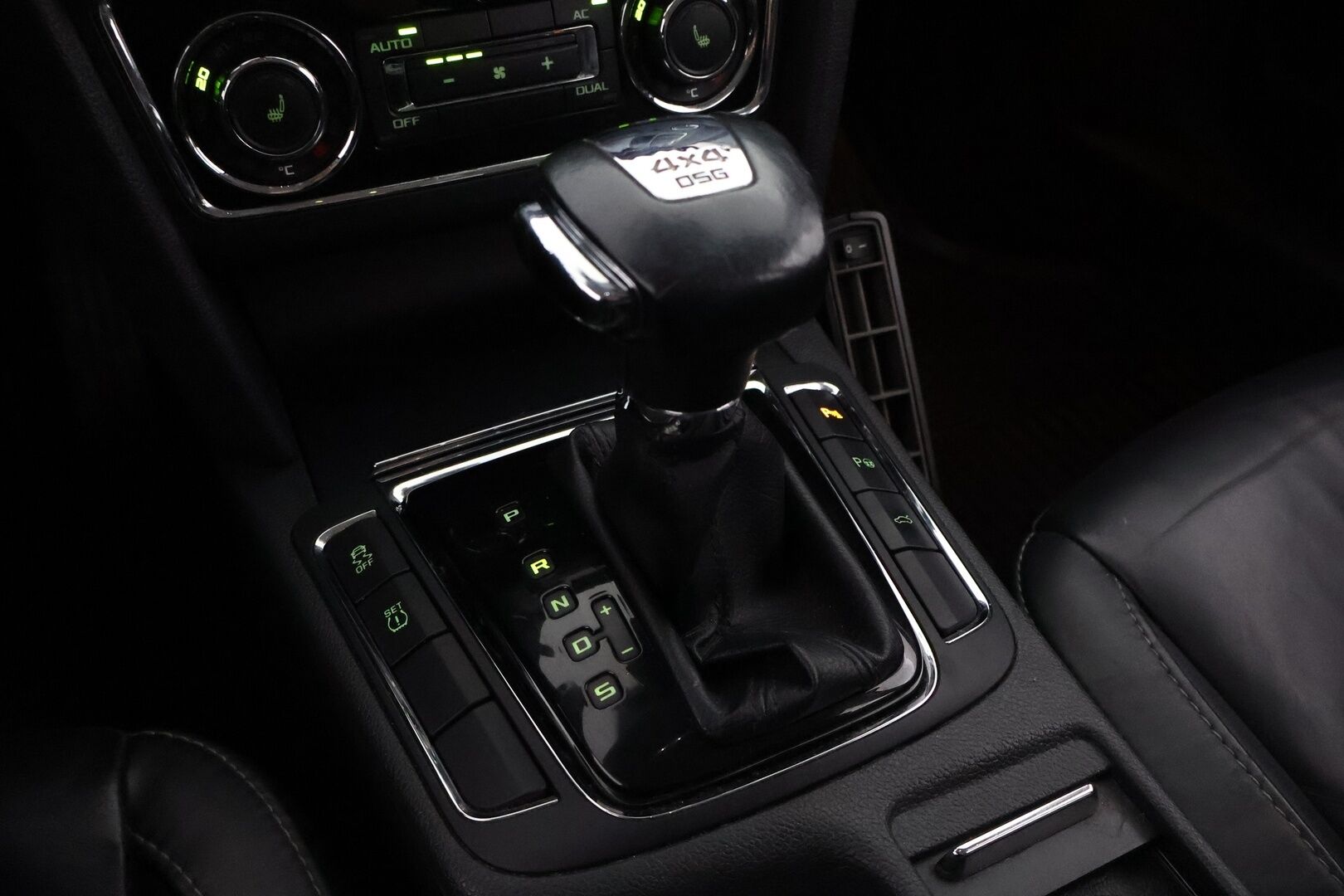 Skoda Superb 2011 Combi 2,0 TDI 140 4x4 Elegance DSG Autom. *MYYDÄÄN HUUTOKAUPAT.COM*