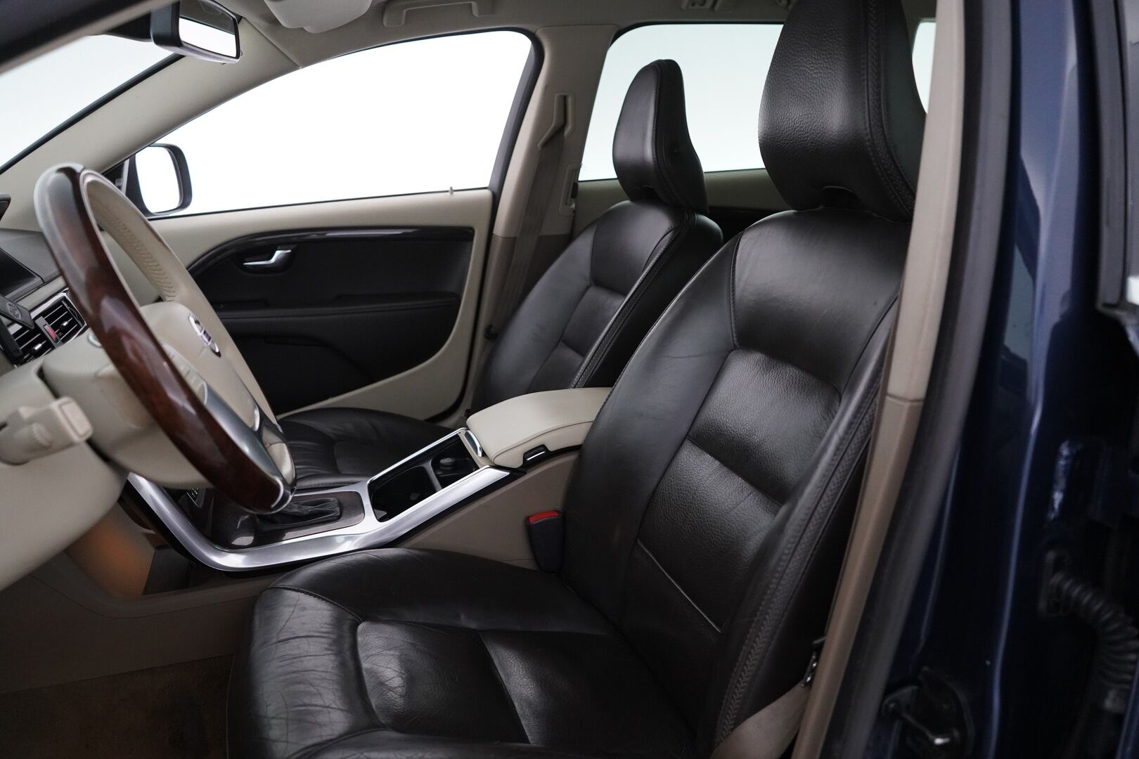 Volvo XC70 2012 D5 AWD Summum aut  *Webasto / ACC / Blis / Koukku / Navi / Kuskin penkki muistilla / Kaistavahti* - Kahdet alumiinivanteet hyvillä Nokia renkailla! / Särmä huoltohistoria ja viimeisin 02/25! / Juuri leimattu!