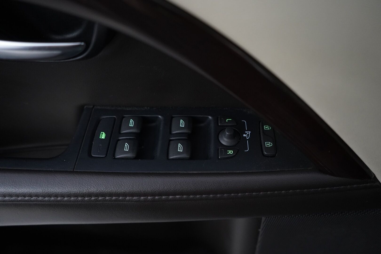 Volvo XC70 2012 D5 AWD Summum aut  *Webasto / ACC / Blis / Koukku / Navi / Kuskin penkki muistilla / Kaistavahti* - Kahdet alumiinivanteet hyvillä Nokia renkailla! / Särmä huoltohistoria ja viimeisin 02/25! / Juuri leimattu!
