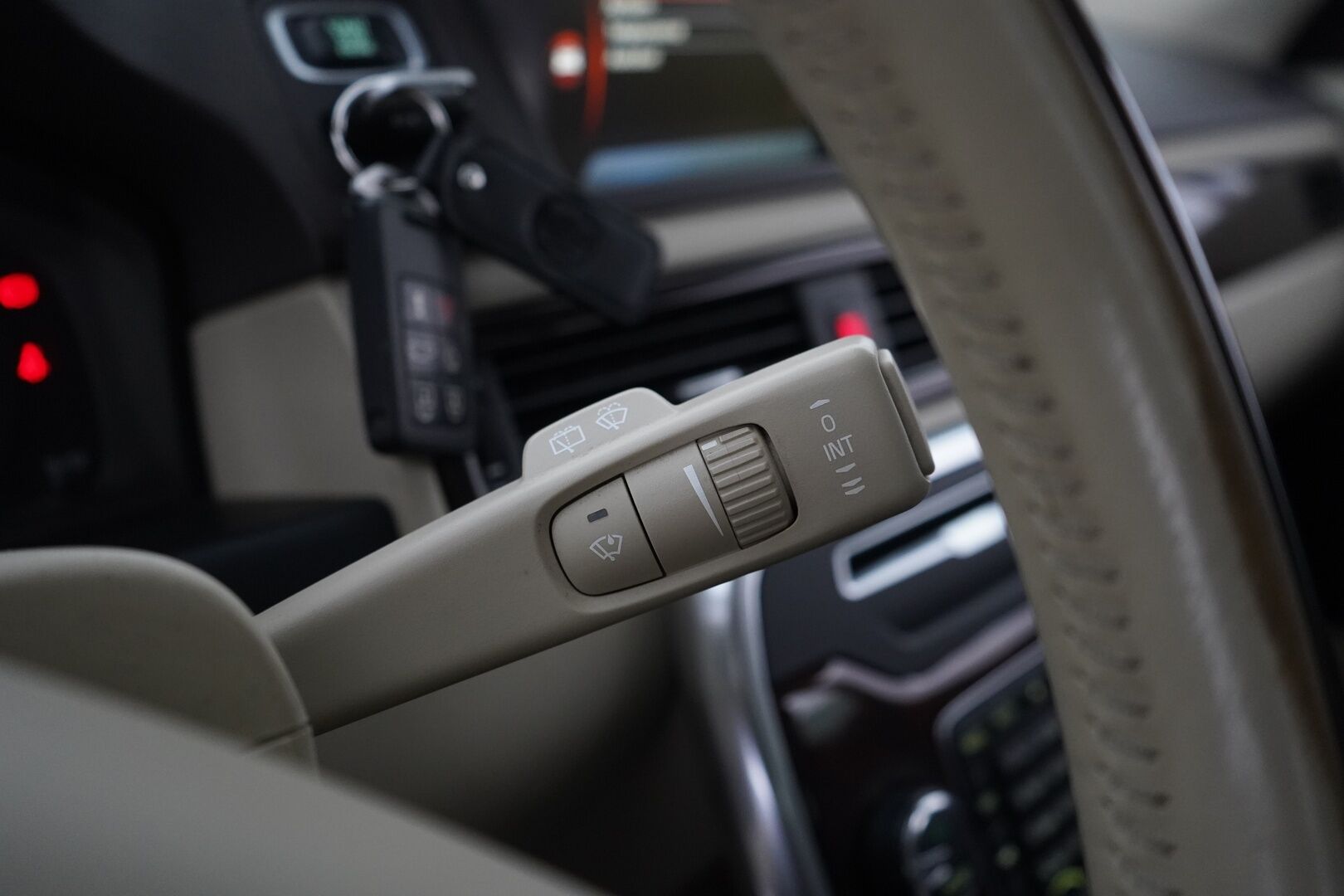 Volvo XC70 2012 D5 AWD Summum aut  *Webasto / ACC / Blis / Koukku / Navi / Kuskin penkki muistilla / Kaistavahti* - Kahdet alumiinivanteet hyvillä Nokia renkailla! / Särmä huoltohistoria ja viimeisin 02/25! / Juuri leimattu!