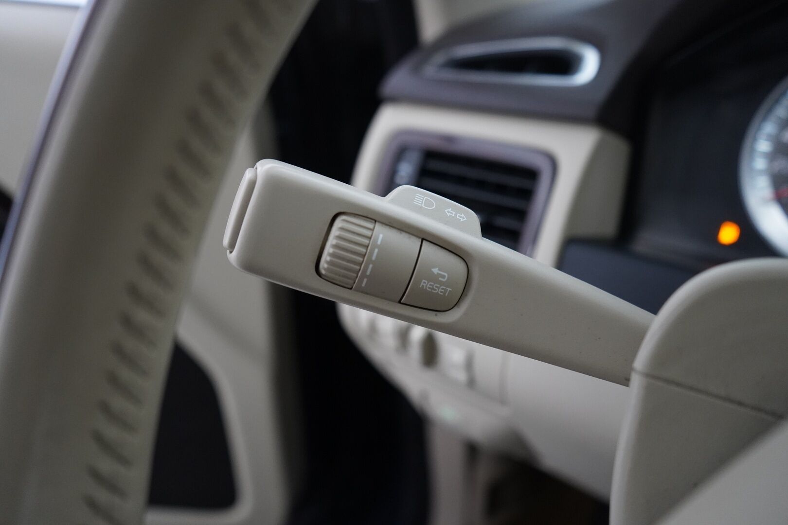 Volvo XC70 2012 D5 AWD Summum aut  *Webasto / ACC / Blis / Koukku / Navi / Kuskin penkki muistilla / Kaistavahti* - Kahdet alumiinivanteet hyvillä Nokia renkailla! / Särmä huoltohistoria ja viimeisin 02/25! / Juuri leimattu!
