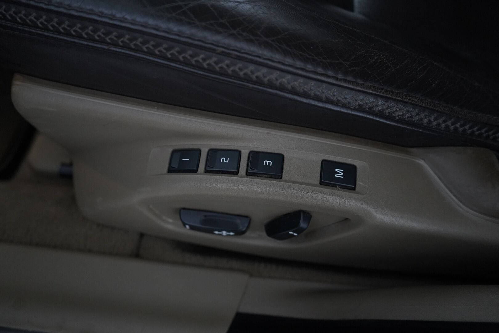 Volvo XC70 2012 D5 AWD Summum aut  *Webasto / ACC / Blis / Koukku / Navi / Kuskin penkki muistilla / Kaistavahti* - Kahdet alumiinivanteet hyvillä Nokia renkailla! / Särmä huoltohistoria ja viimeisin 02/25! / Juuri leimattu!